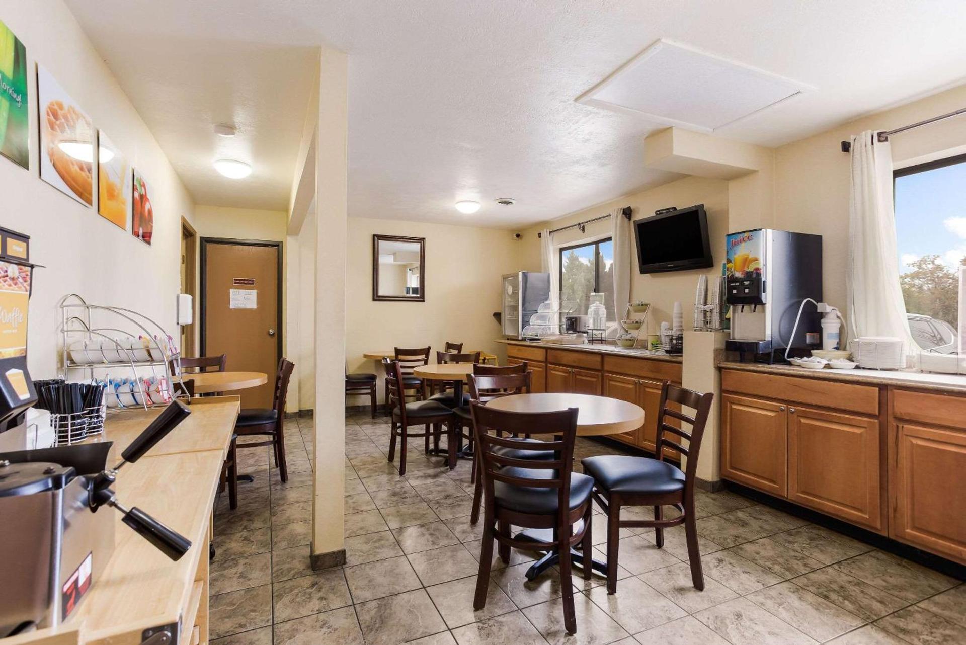 Quality Inn Airport photo 32