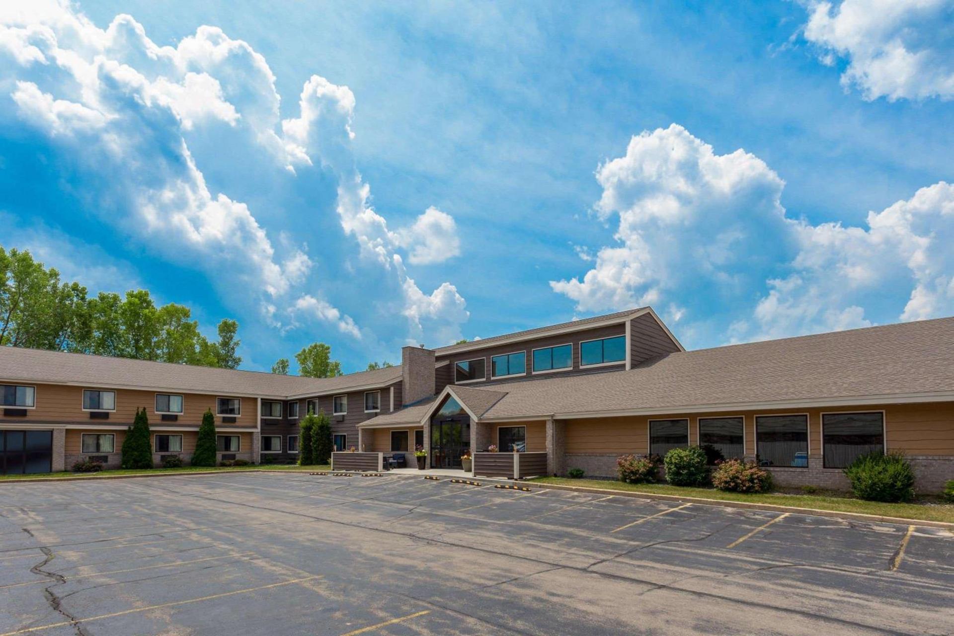AmericInn by Wyndham Hartford WI photo 2
