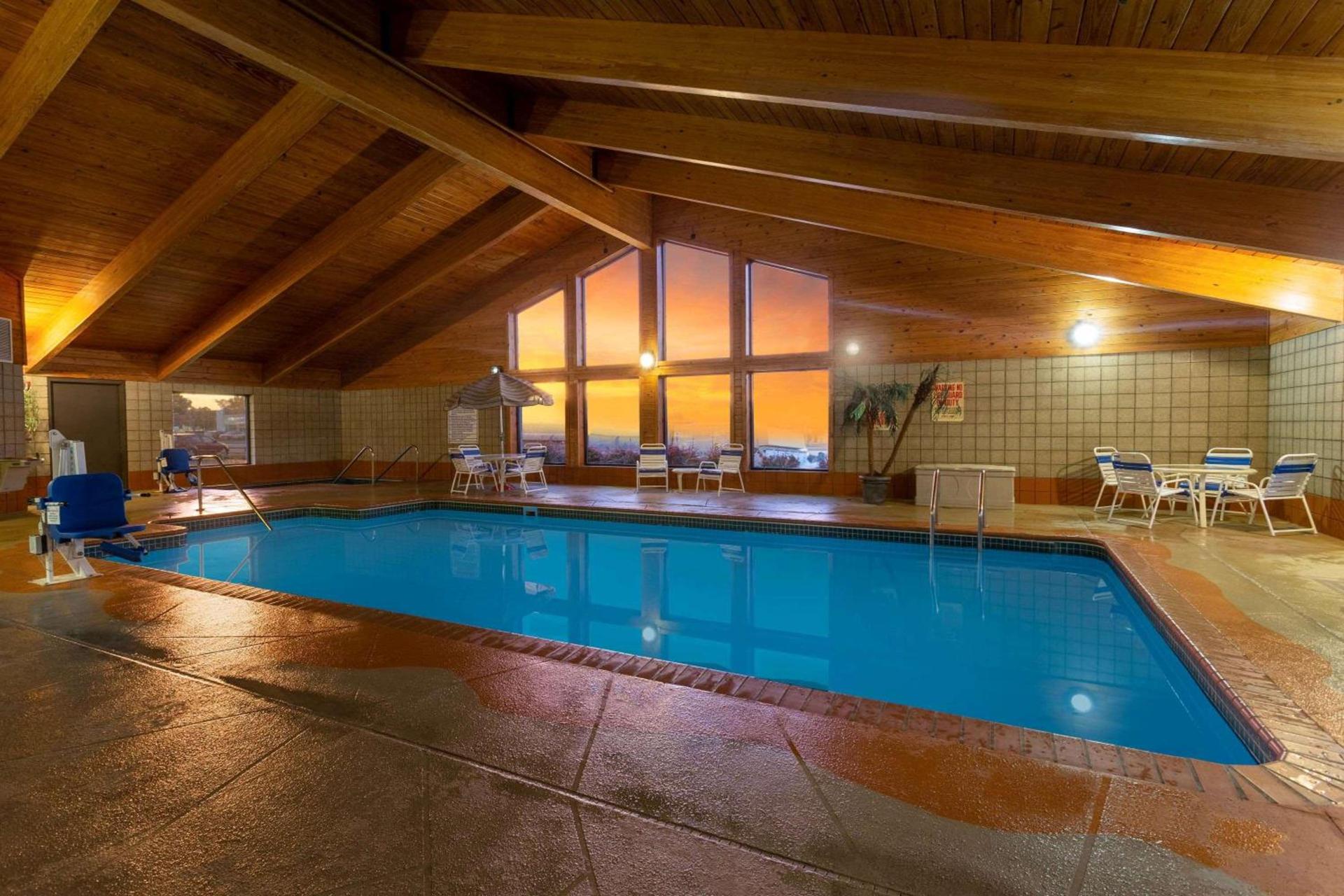 AmericInn by Wyndham Hartford WI photo 4