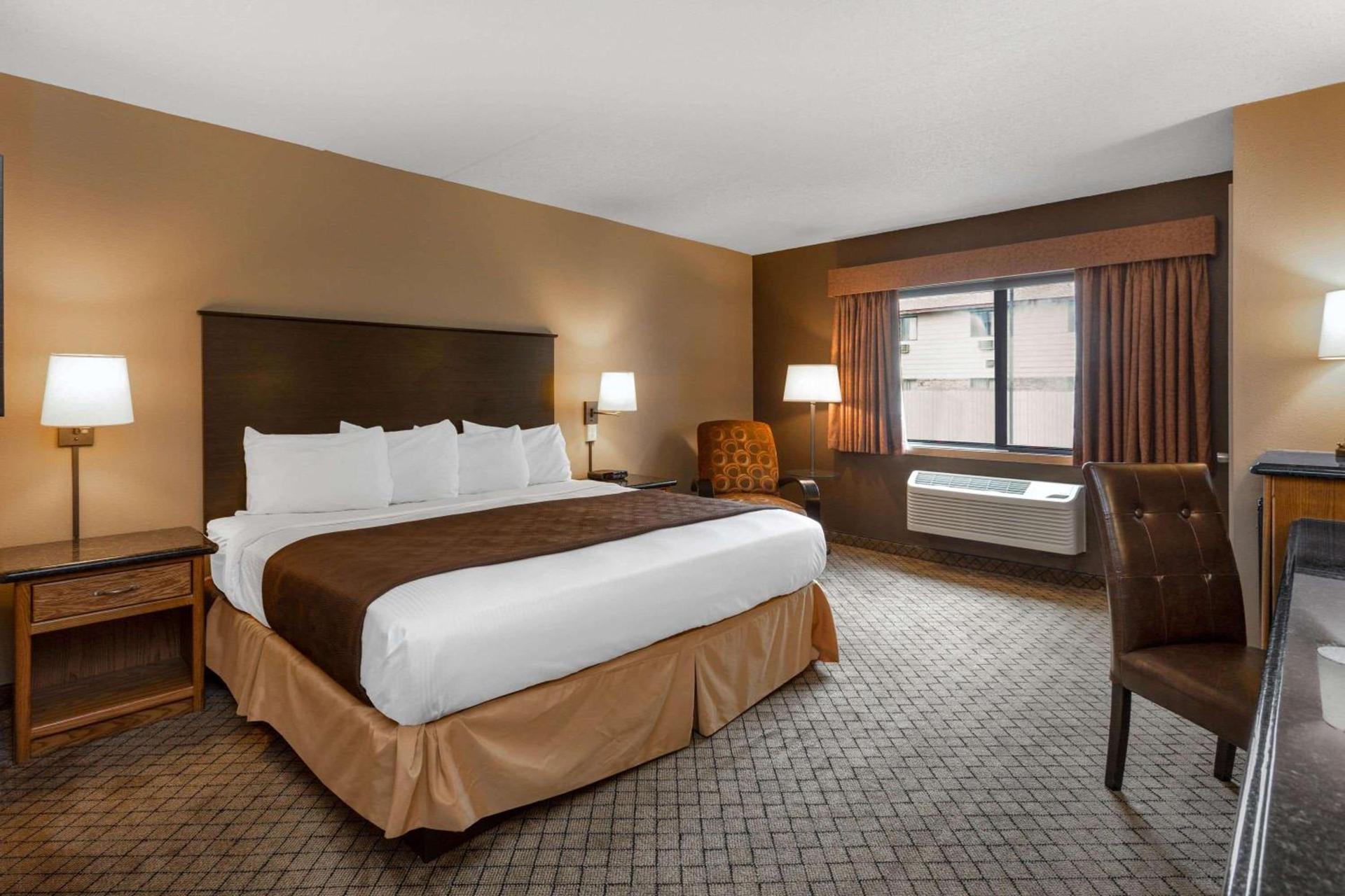 AmericInn by Wyndham Hartford WI photo 6