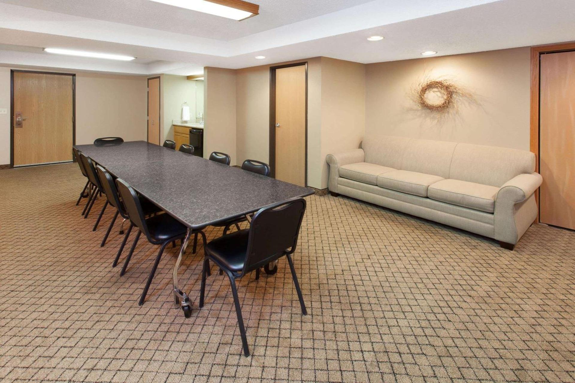 AmericInn by Wyndham Hartford WI photo 16