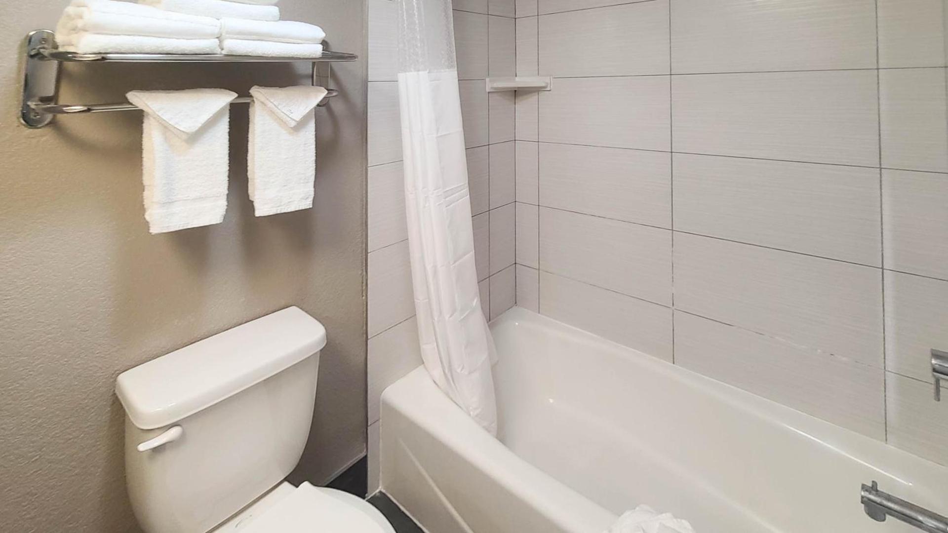 Studio 6 Suites Lawndale, CA South Bay photo 72