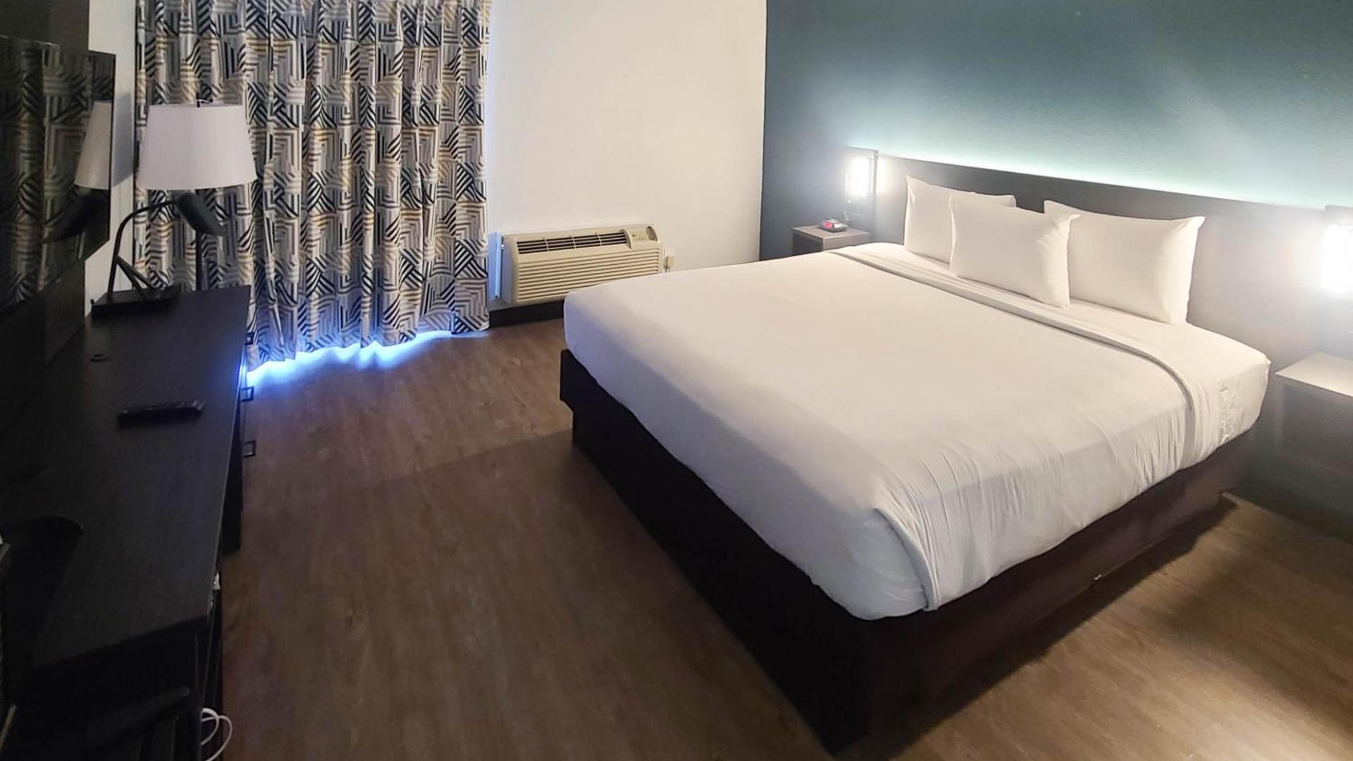 Studio 6 Suites Lawndale, CA South Bay photo 50