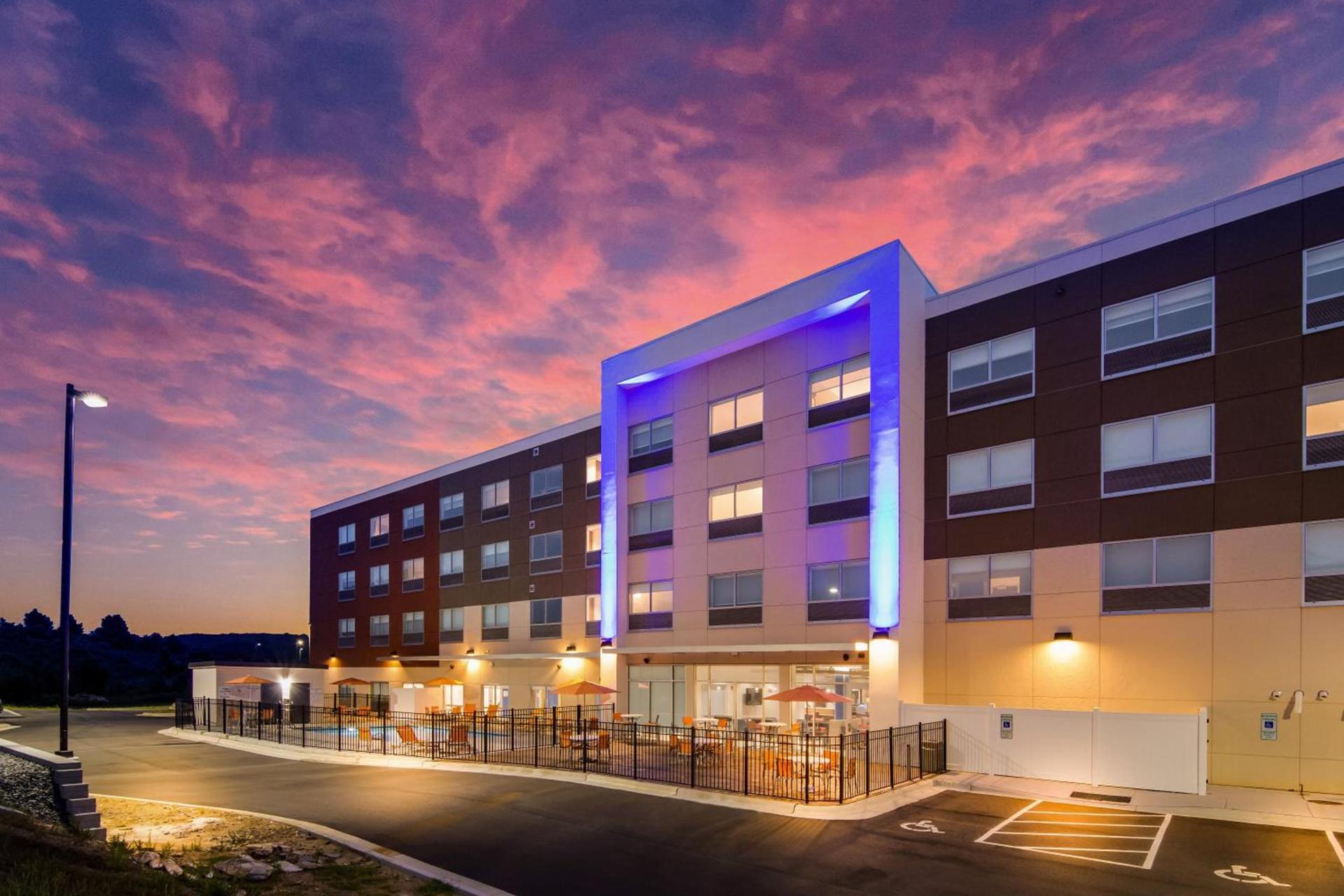 Holiday Inn Express & Suites - Asheboro by IHG photo 25