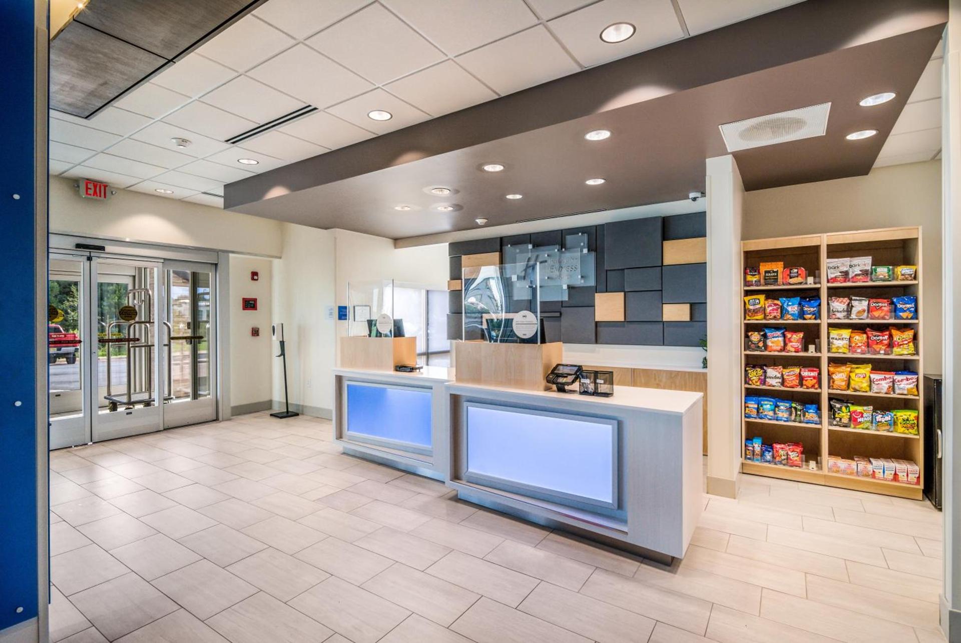Holiday Inn Express & Suites - Asheboro by IHG photo 9