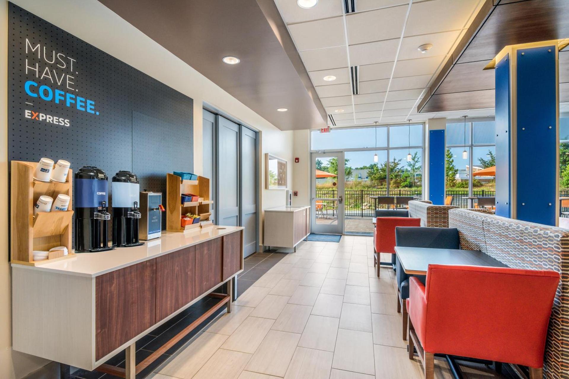 Holiday Inn Express & Suites - Asheboro by IHG photo 12