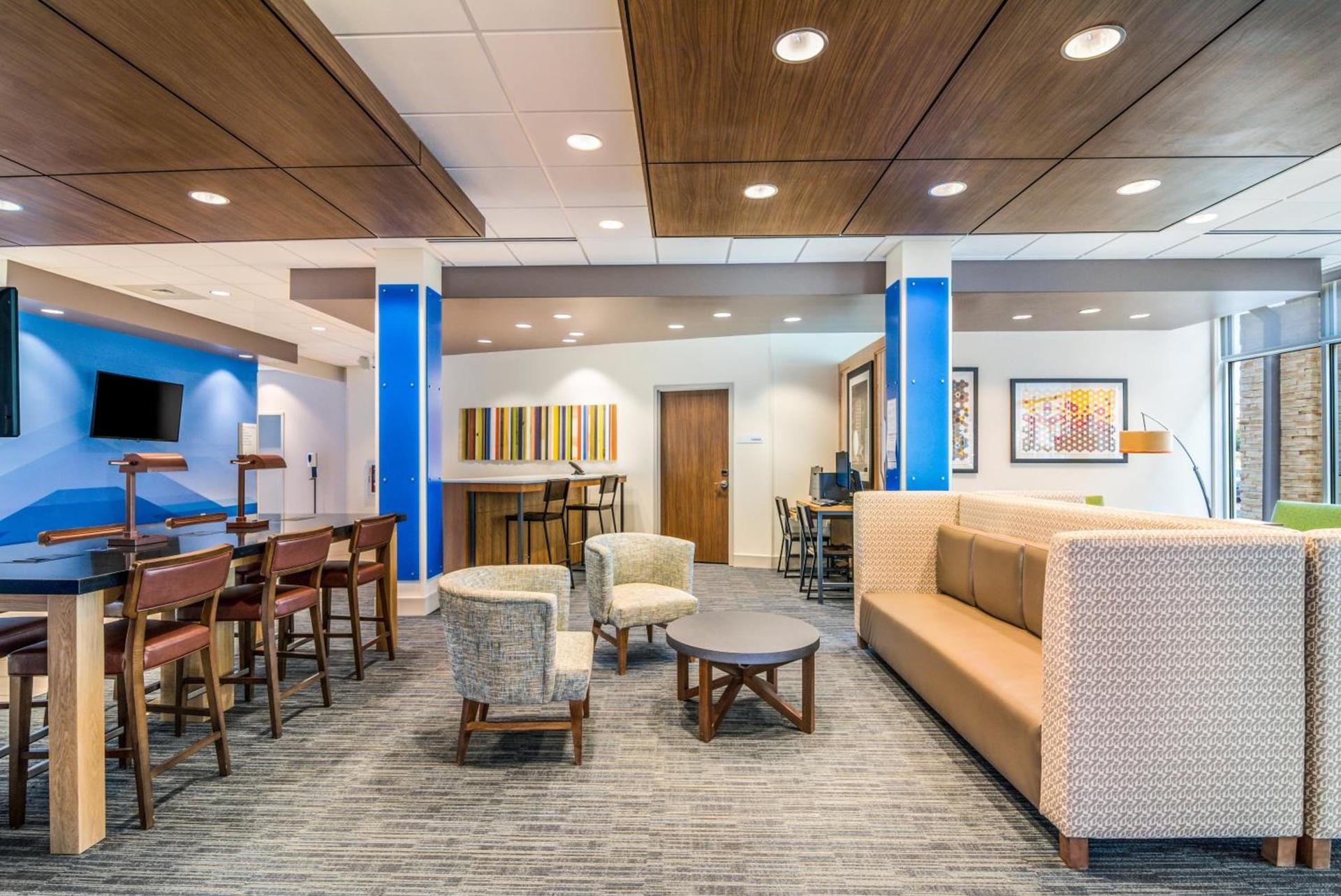 Holiday Inn Express & Suites - Asheboro by IHG photo 10