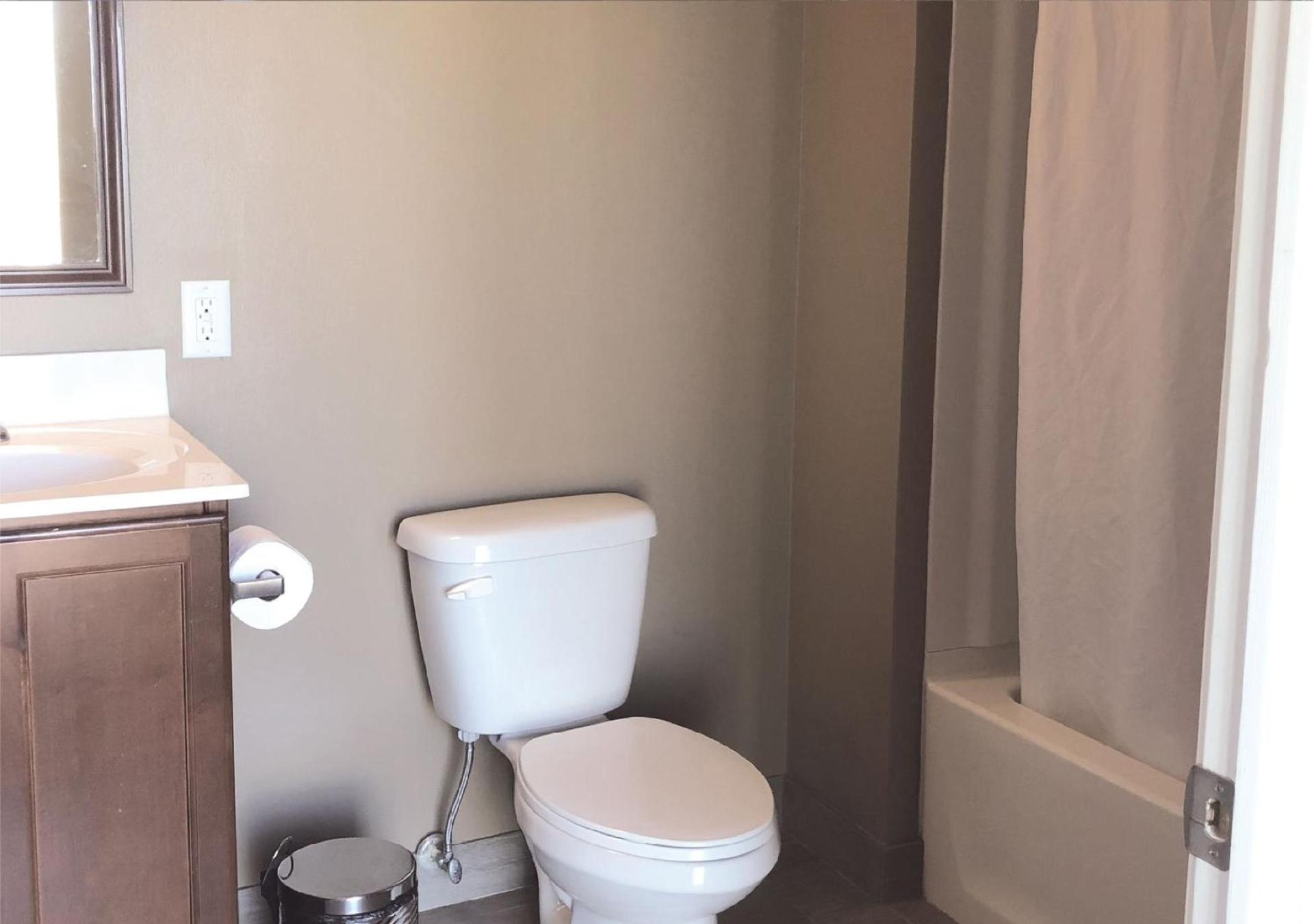 Brinton Suites photo 16
