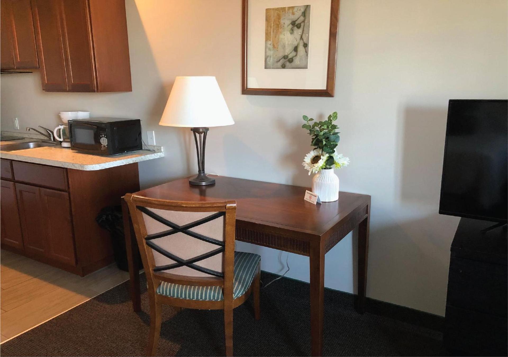Brinton Suites photo 18
