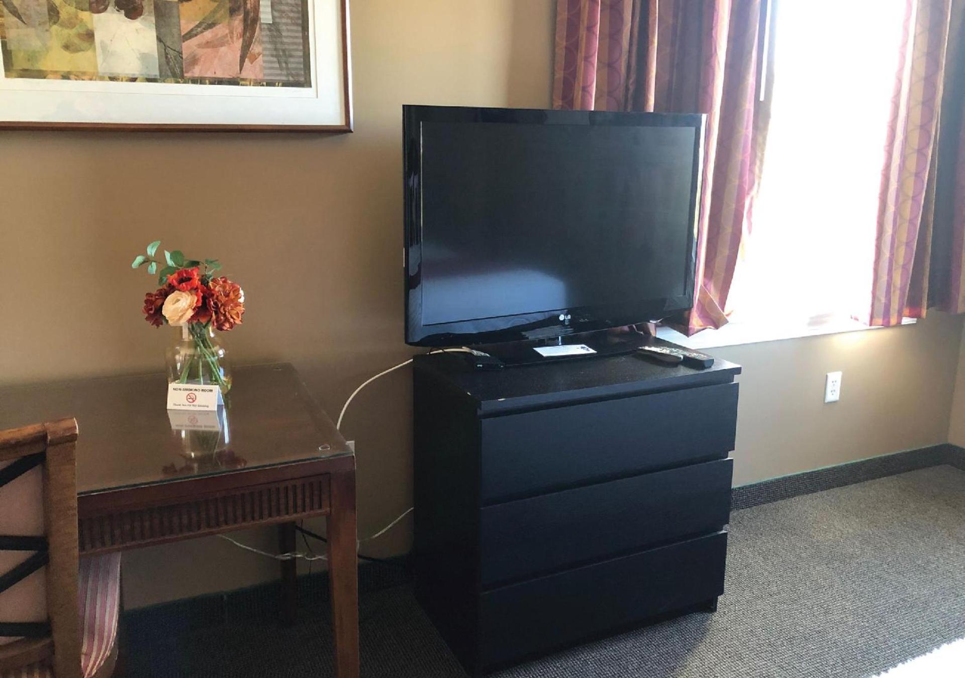 Brinton Suites photo 22