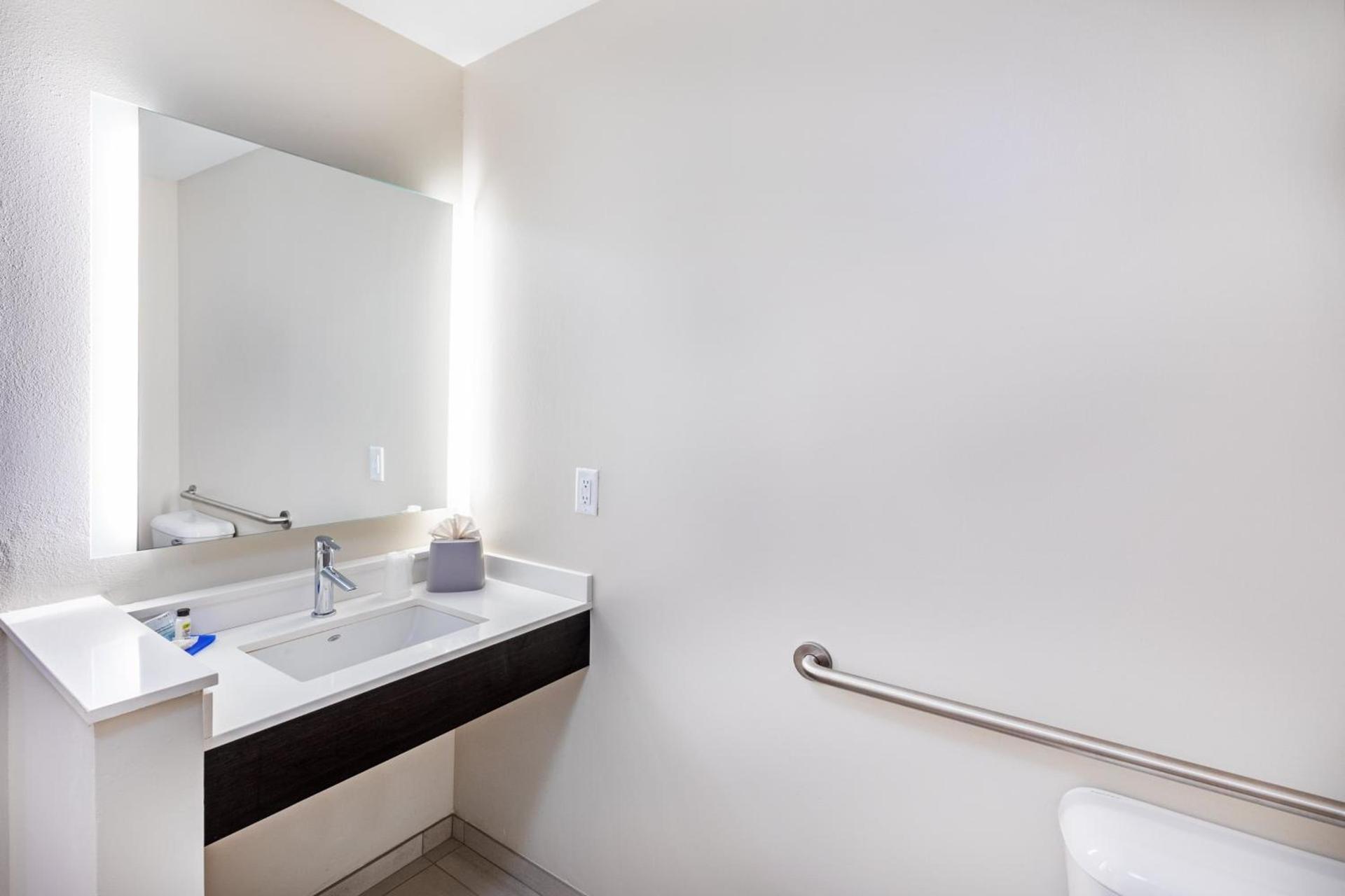Holiday Inn Express & Suites Purcell by IHG photo 26