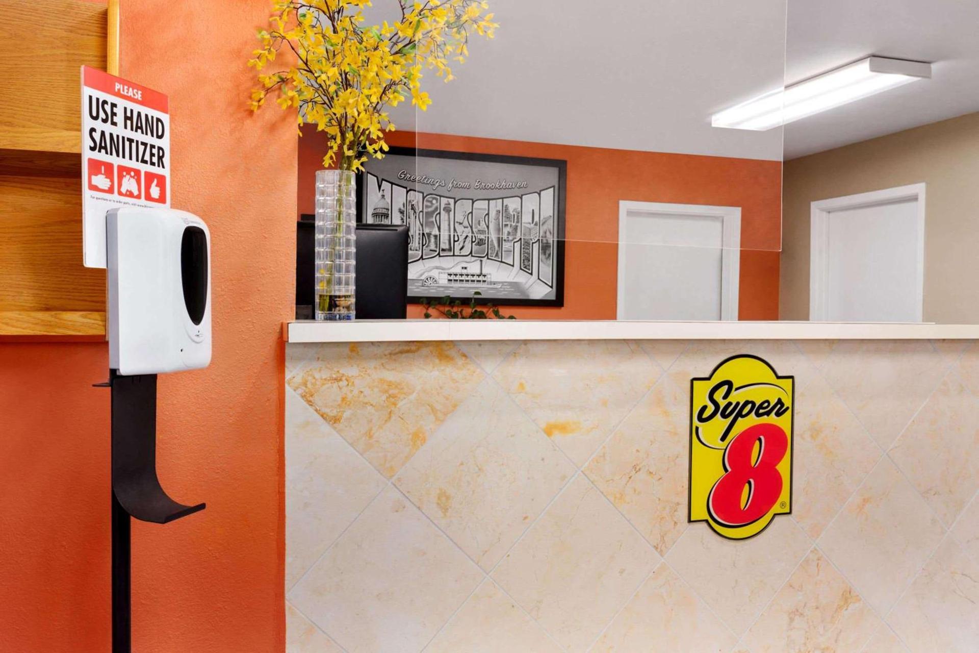 Super 8 by Wyndham Brookhaven photo 2