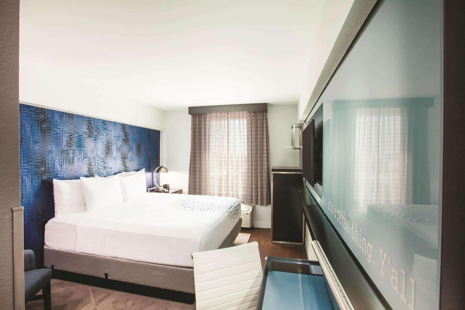 Holiday Inn Express - Dallas Downtown by IHG photo 2