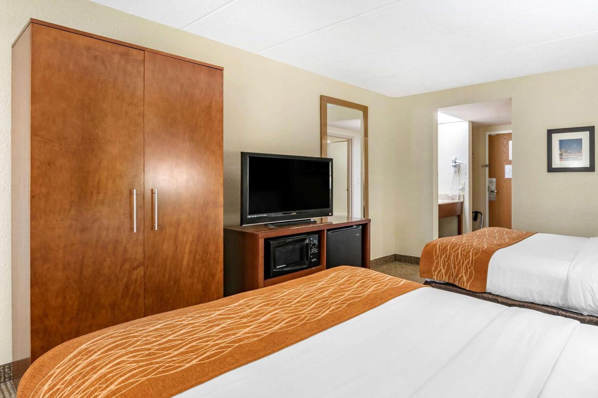 Comfort Inn Cincinnati Northeast photo 12