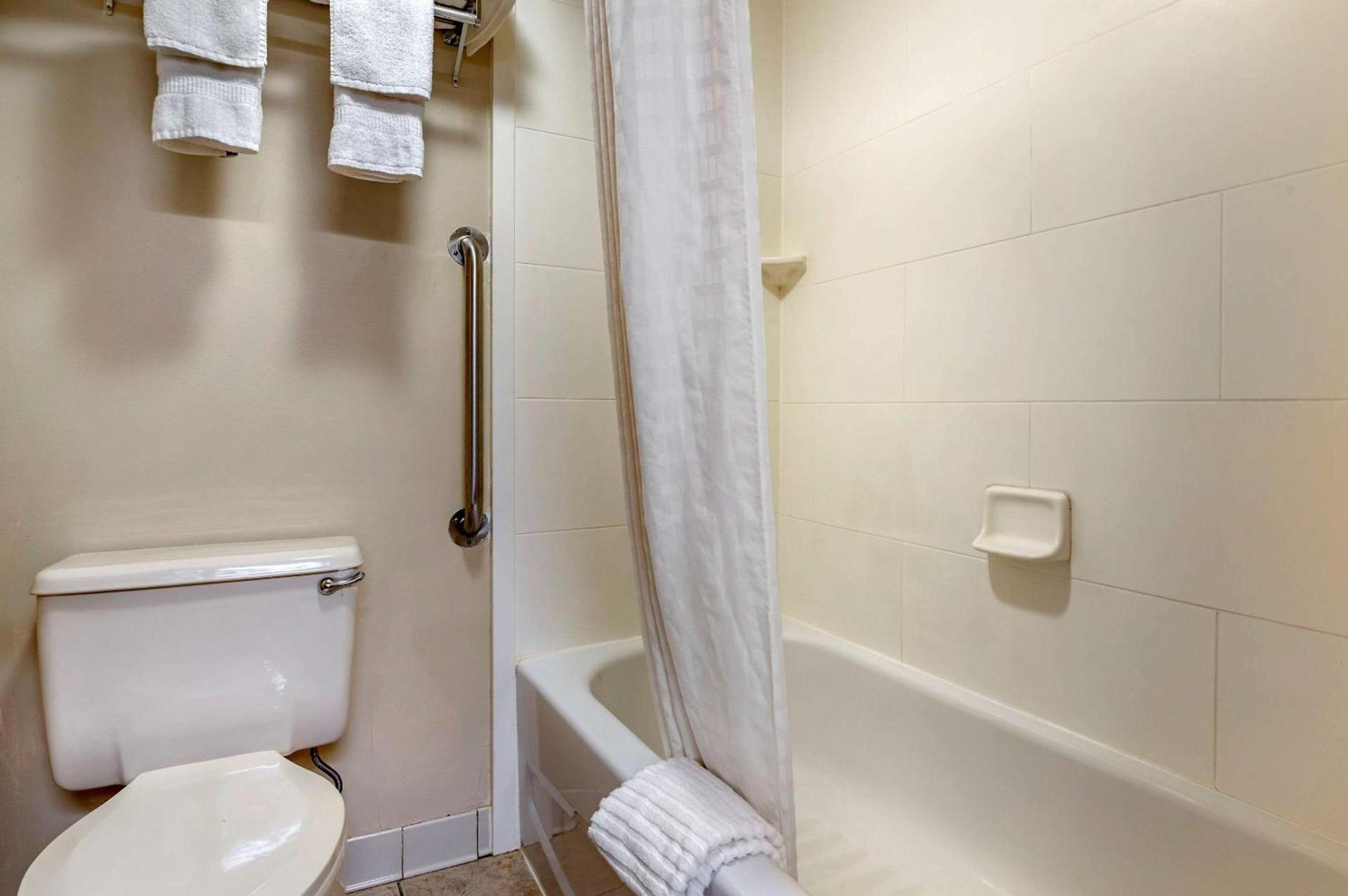 Comfort Inn Cincinnati Northeast photo 19