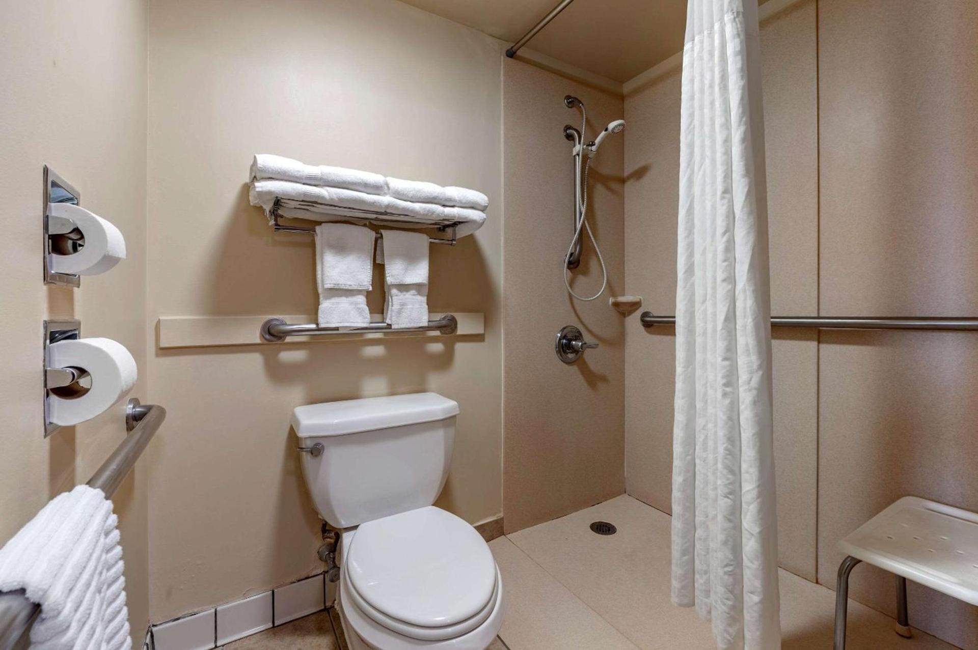 Comfort Inn Cincinnati Northeast photo 20