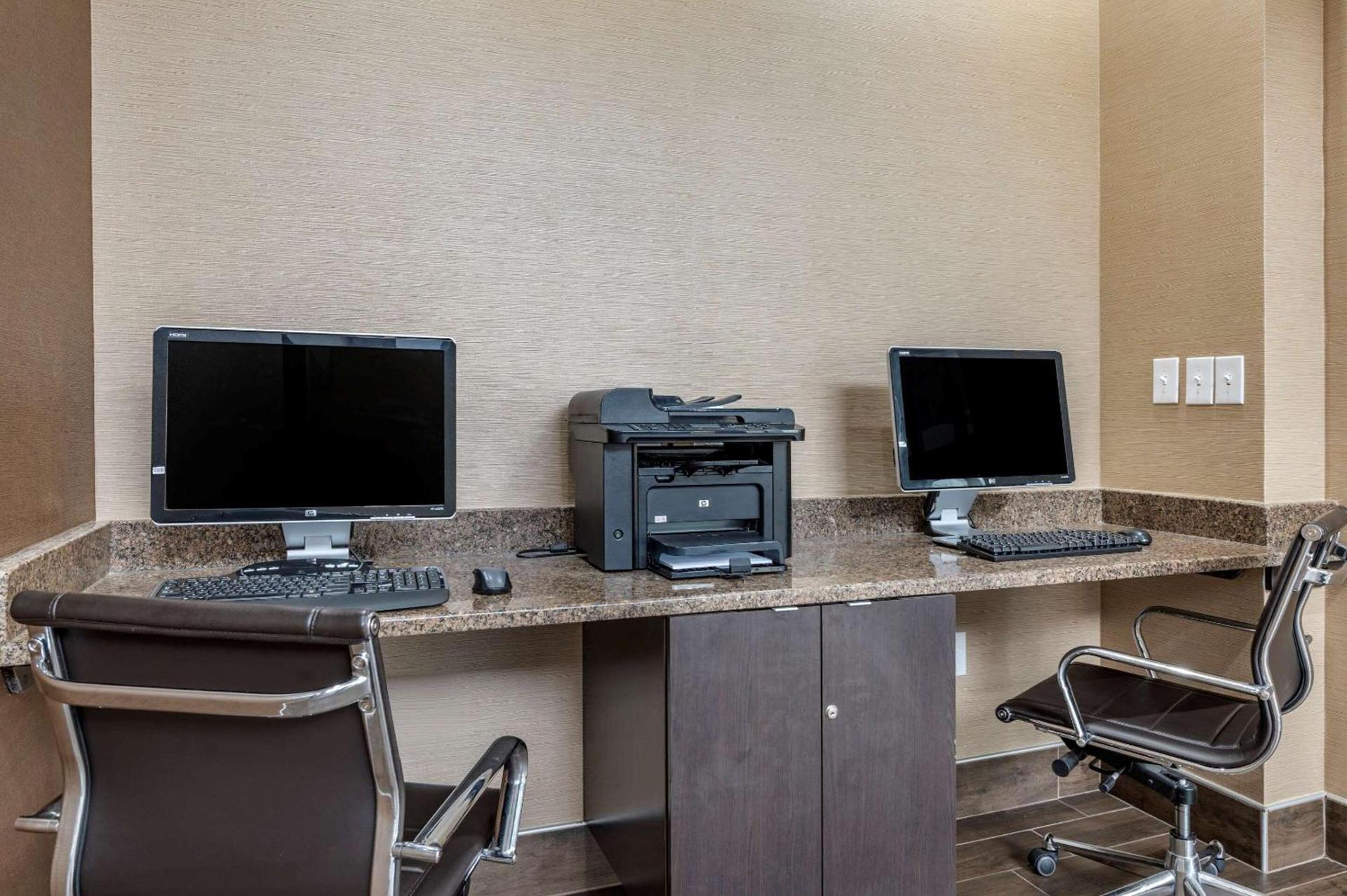 Comfort Inn Cincinnati Northeast photo 27