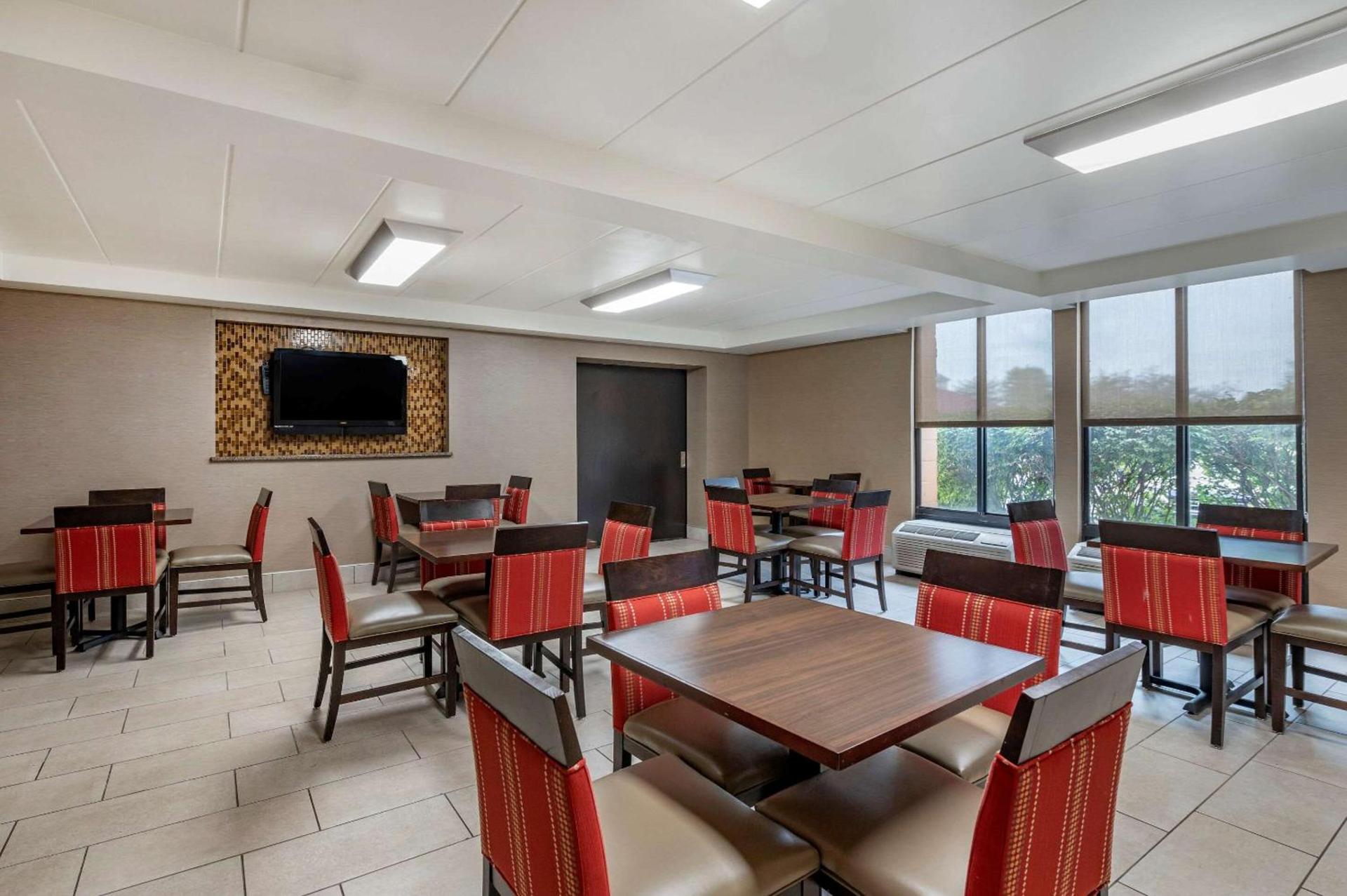 Comfort Inn Cincinnati Northeast photo 30