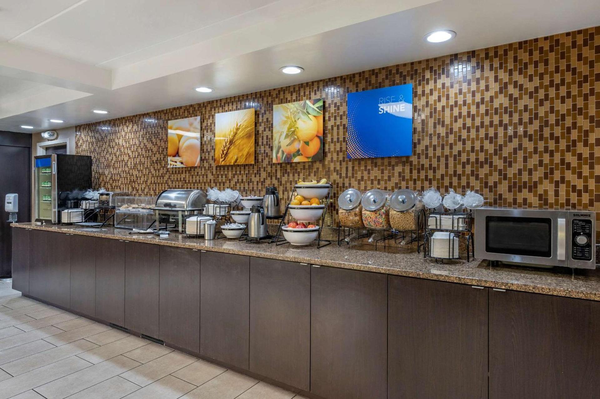 Comfort Inn Cincinnati Northeast photo 32
