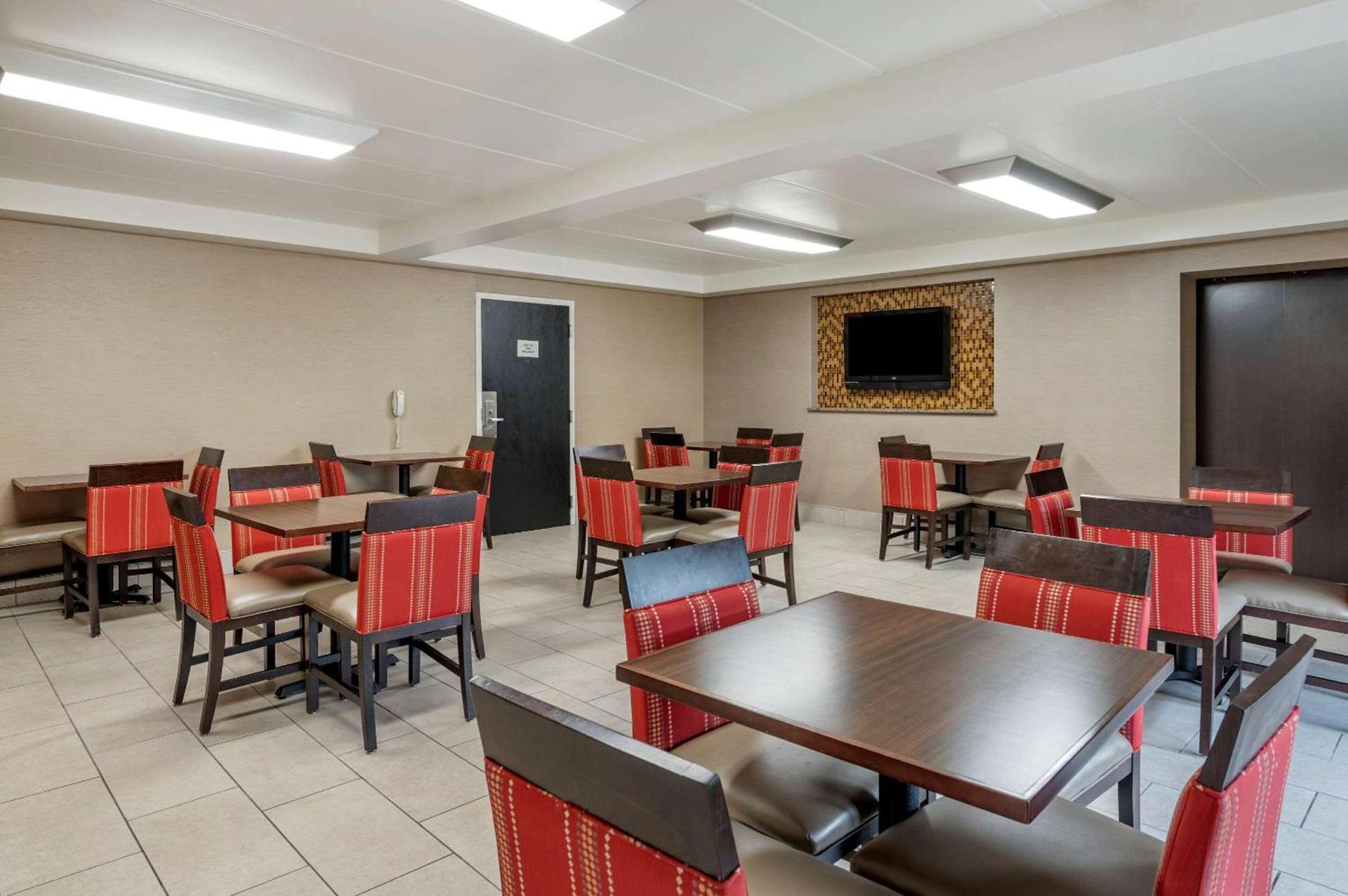 Comfort Inn Cincinnati Northeast photo 31