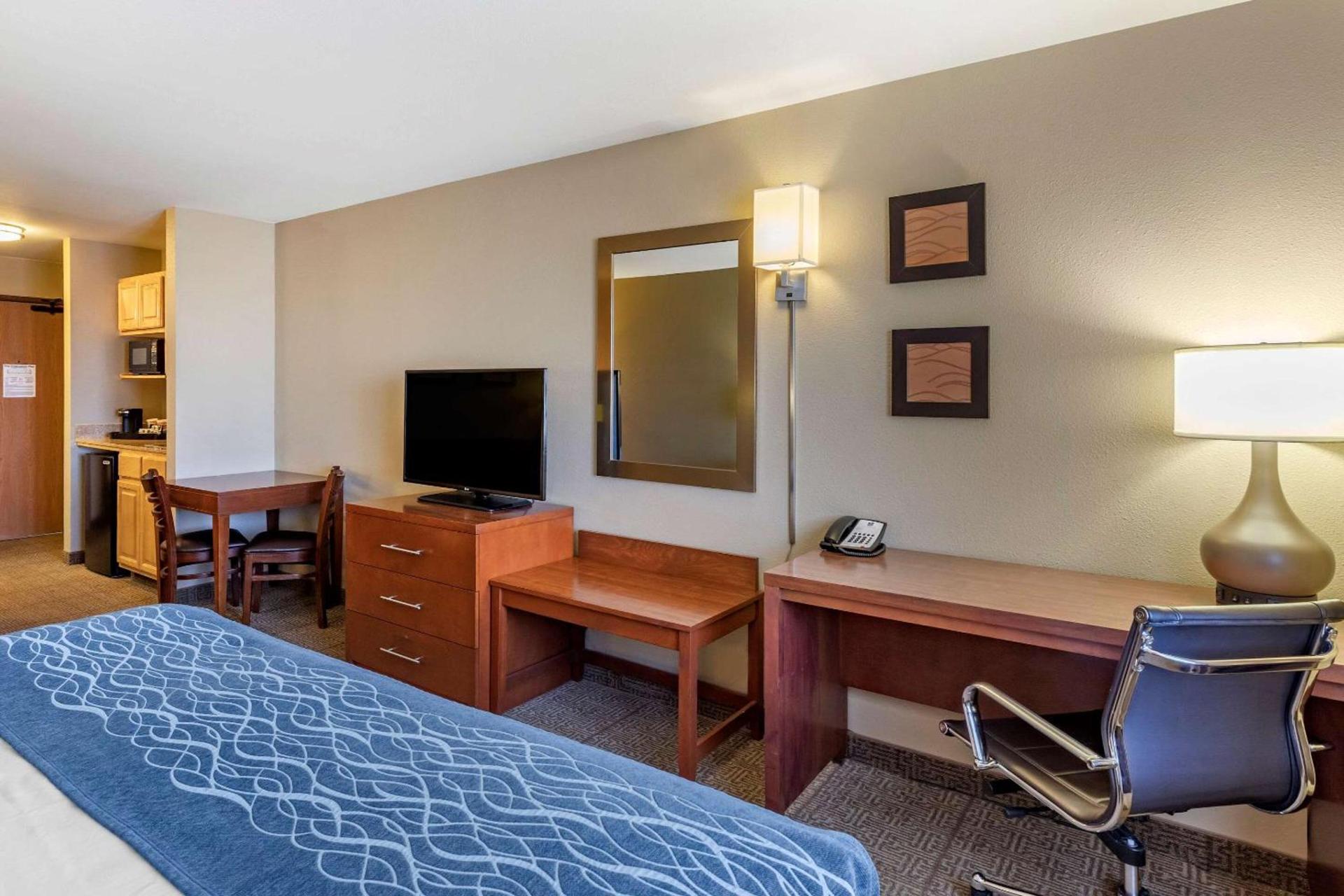 Comfort Inn Evansville-Casper photo 25