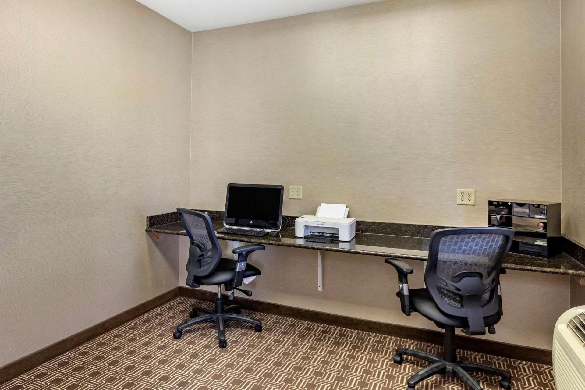 Comfort Inn Evansville-Casper photo 32