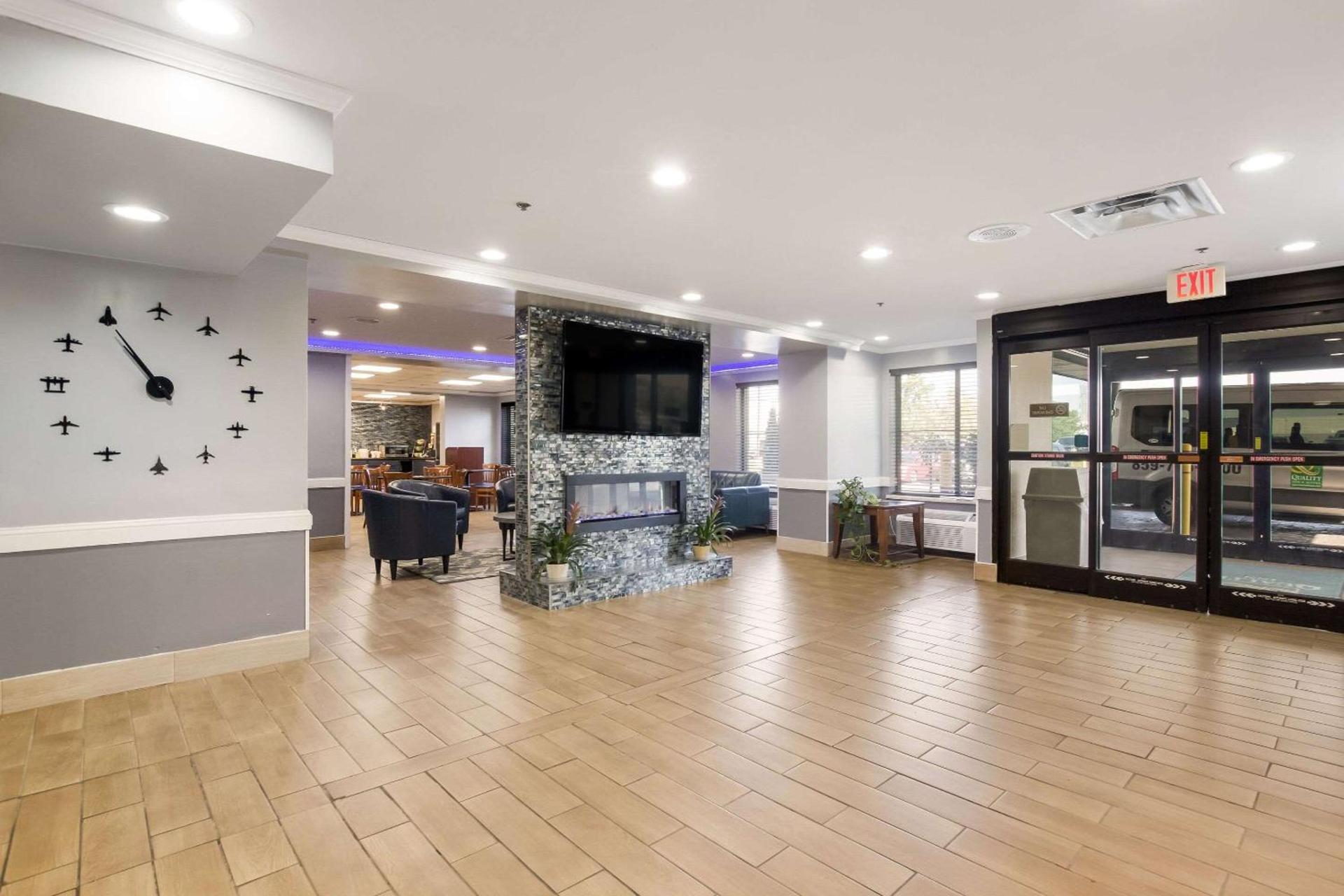 Quality Inn & Suites CVG Airport photo 5