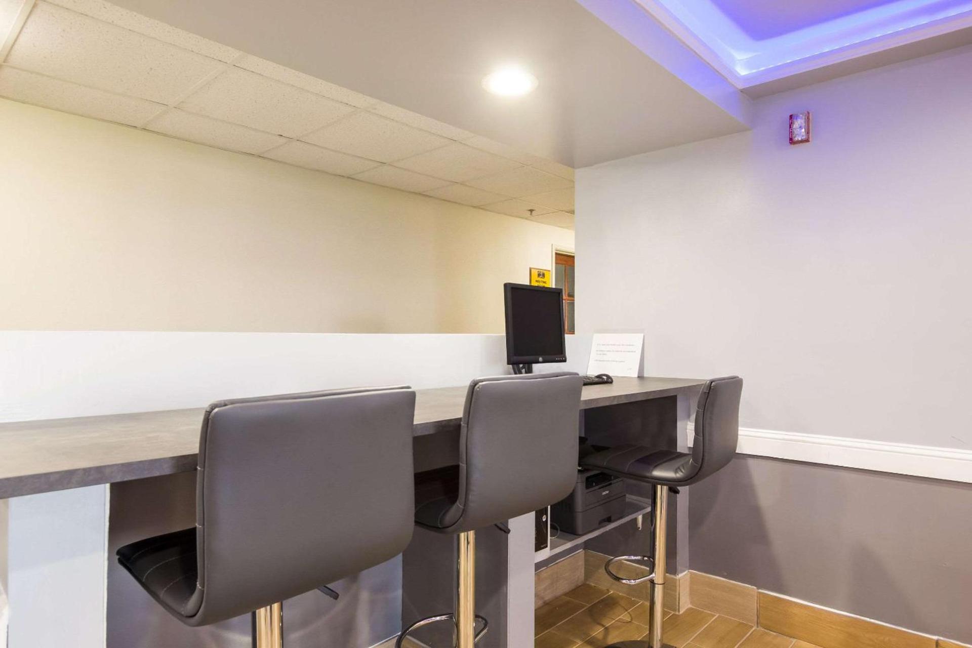 Quality Inn & Suites CVG Airport photo 7