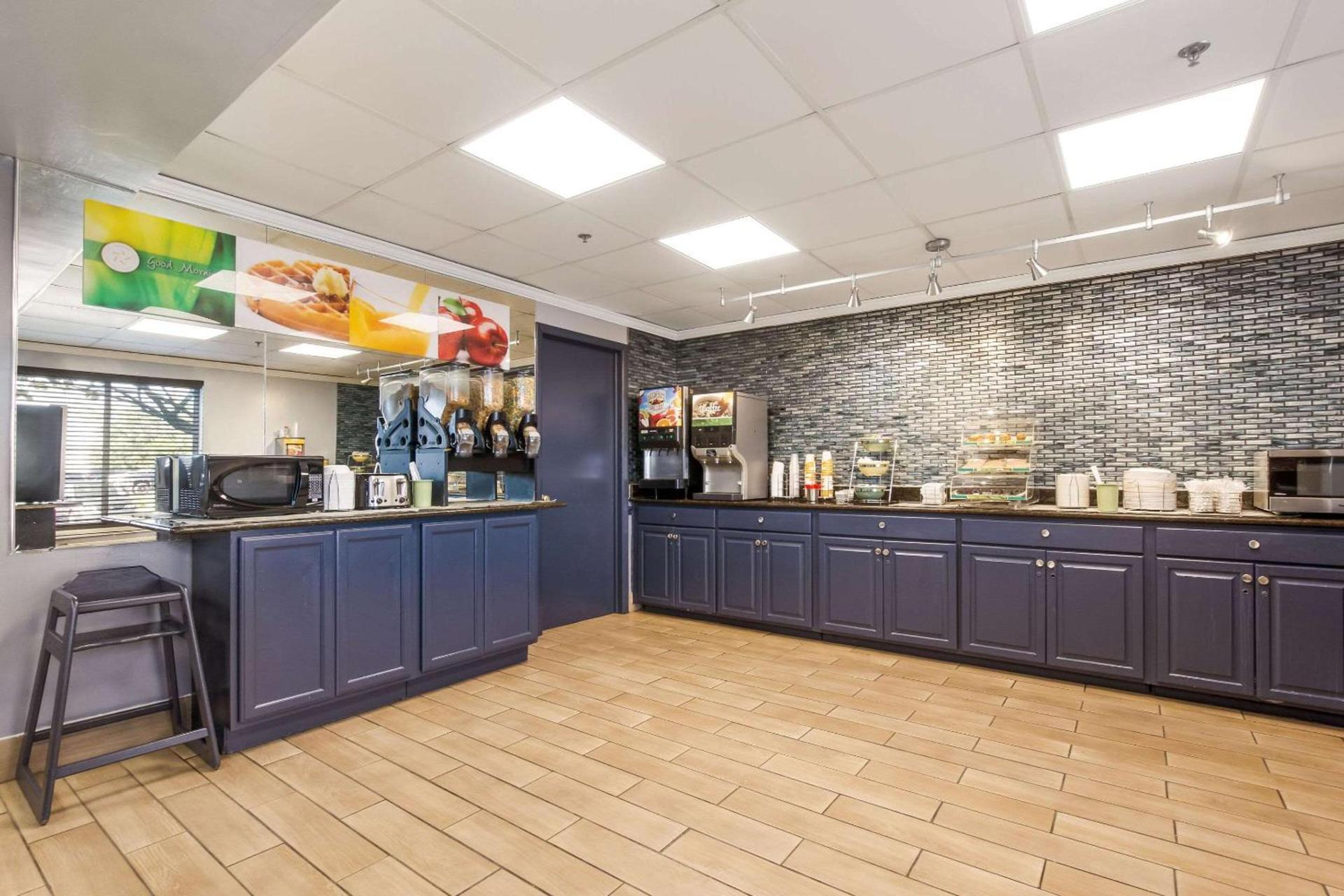 Quality Inn & Suites CVG Airport photo 10