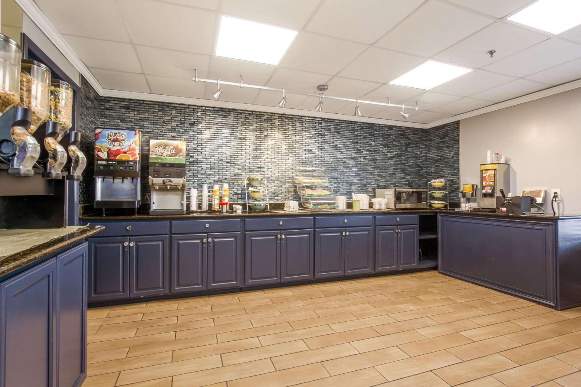 Quality Inn & Suites CVG Airport photo 12