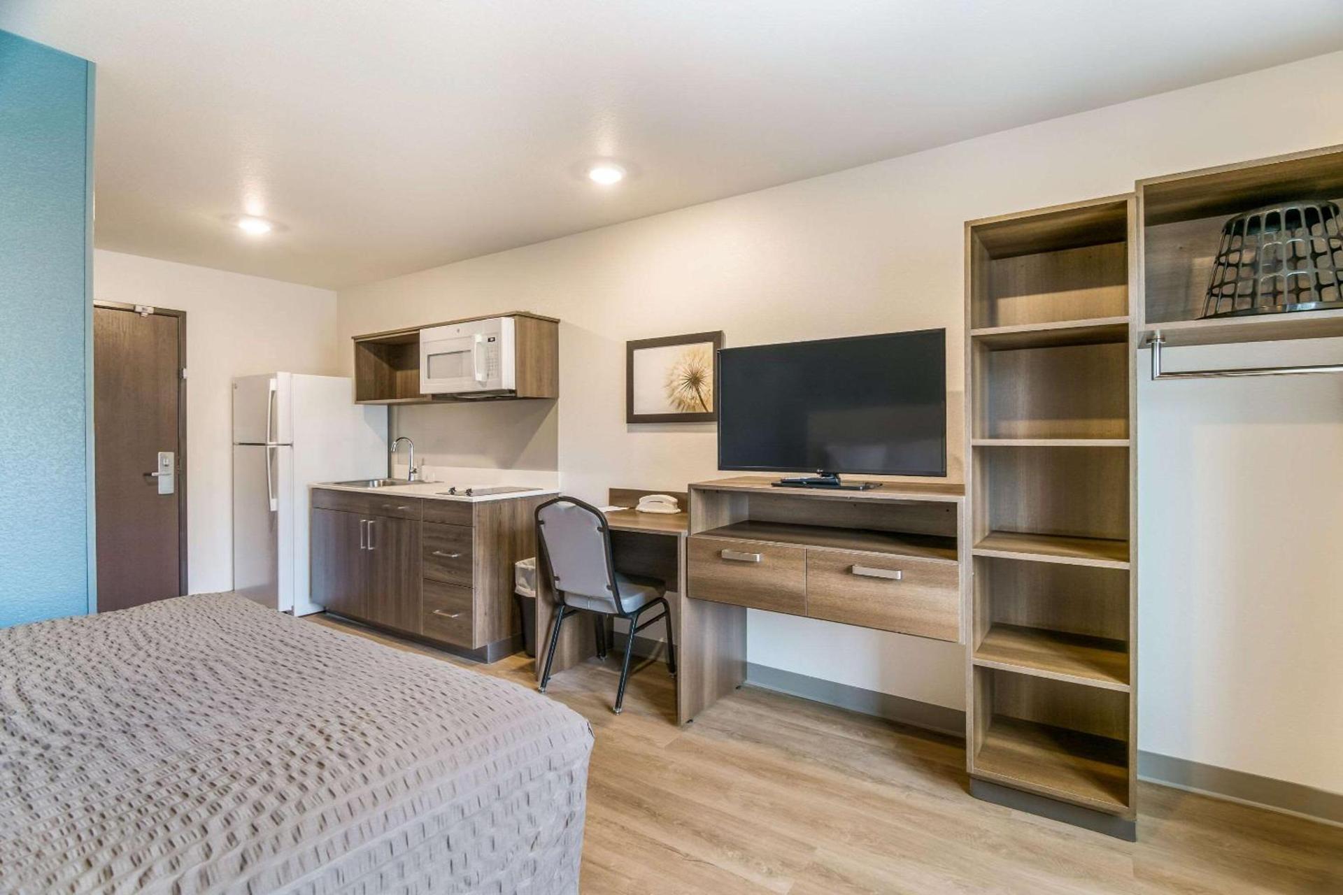 WoodSpring Suites Missoula photo 16