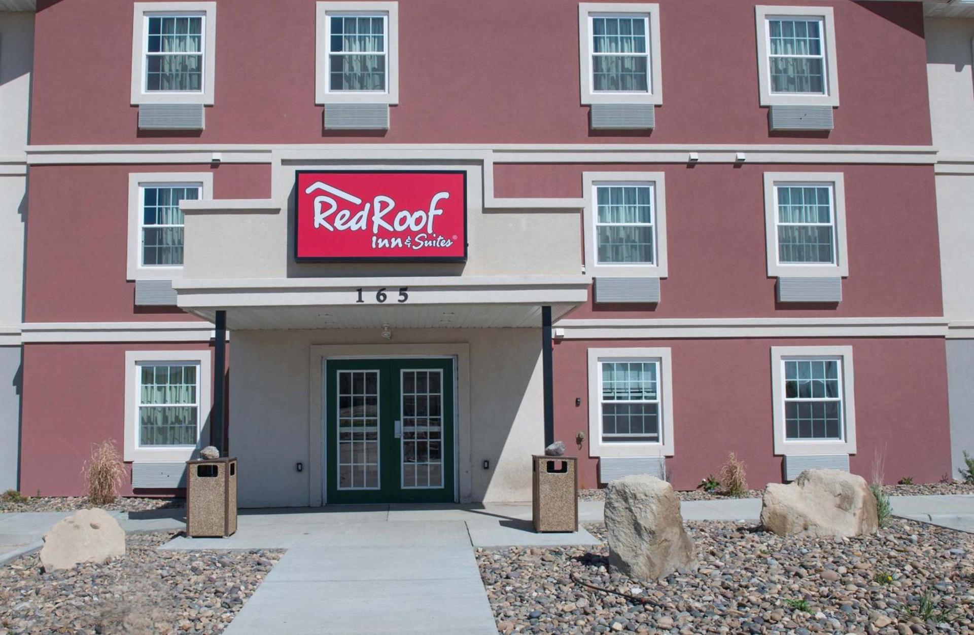 Red Roof Inn & Suites Dickinson photo 5