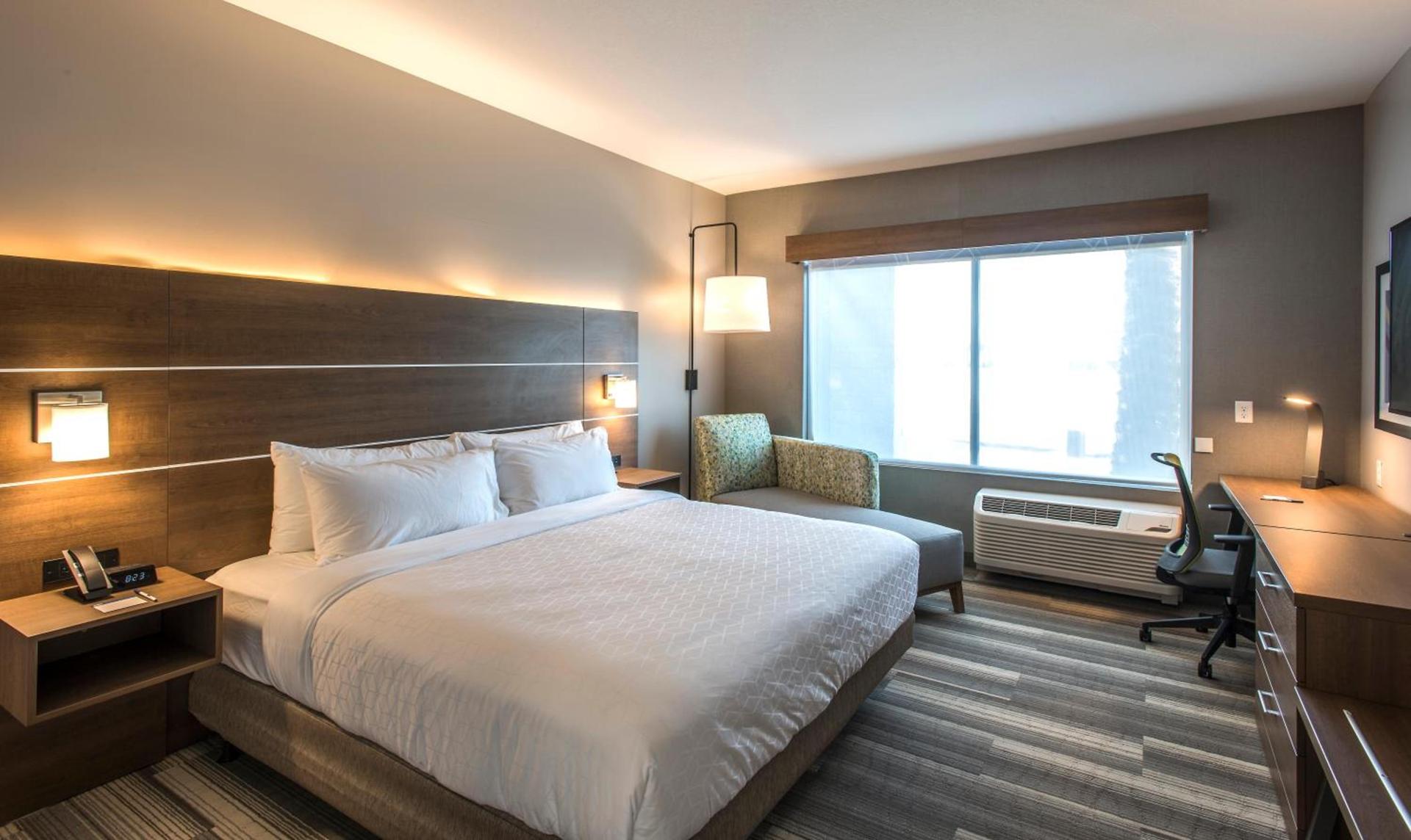 Holiday Inn Express & Suites - Phoenix North - Happy Valley by IHG photo 2