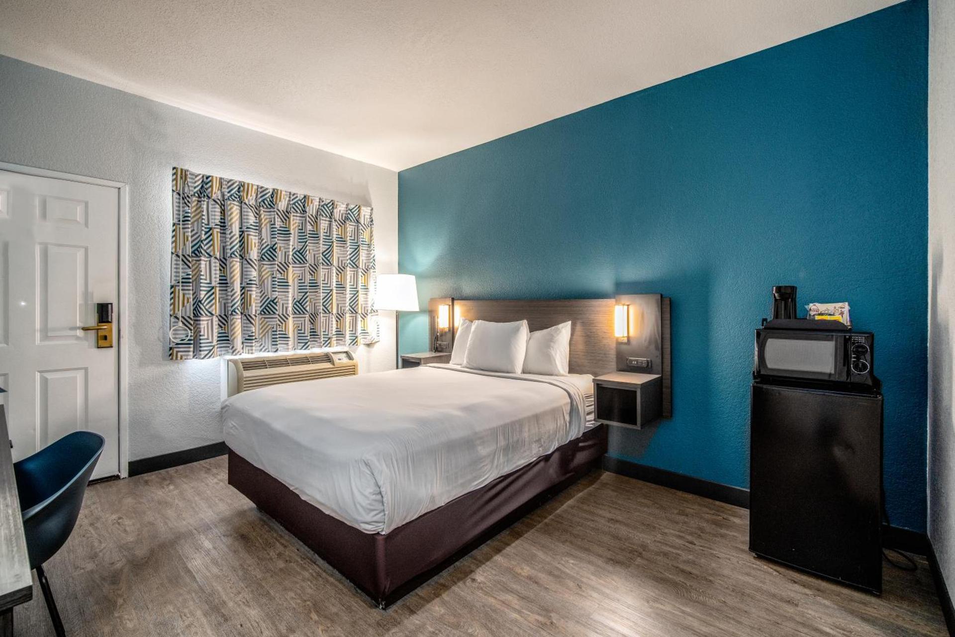 Studio 6 Suites Lawndale, CA South Bay photo 54
