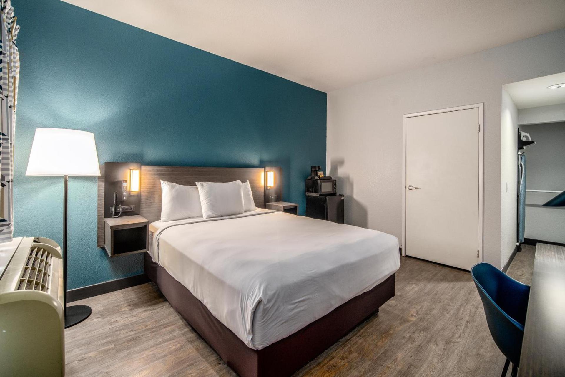 Studio 6 Suites Lawndale, CA South Bay photo 49