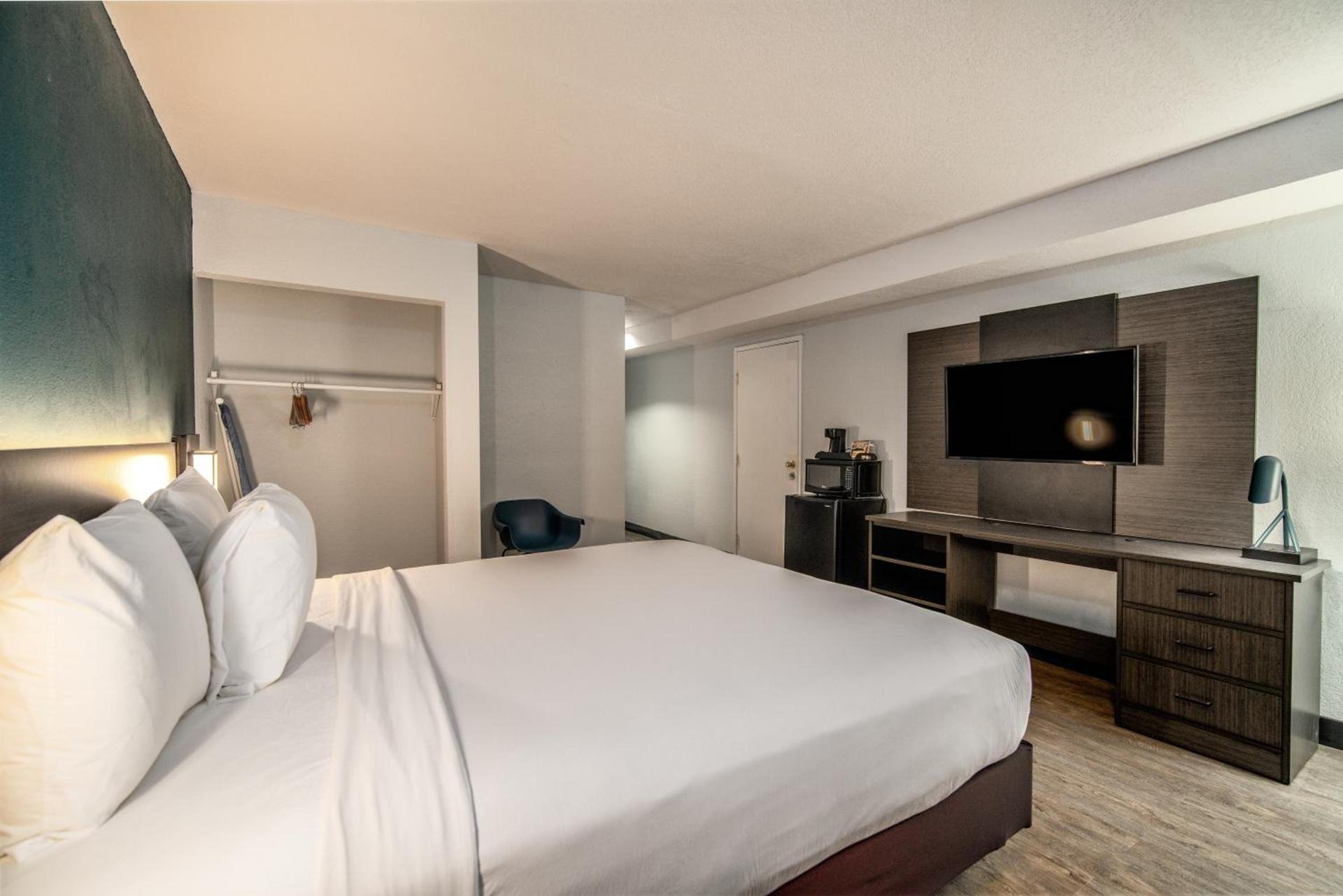 Studio 6 Suites Lawndale, CA South Bay photo 62