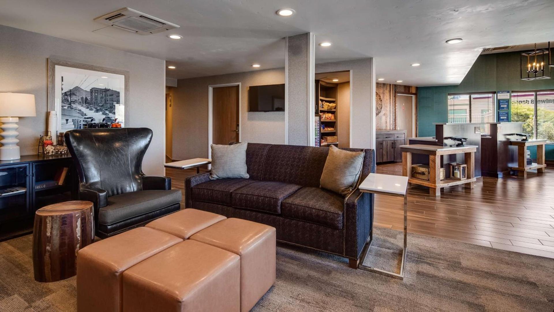 Best Western Hi-Desert Inn photo 2