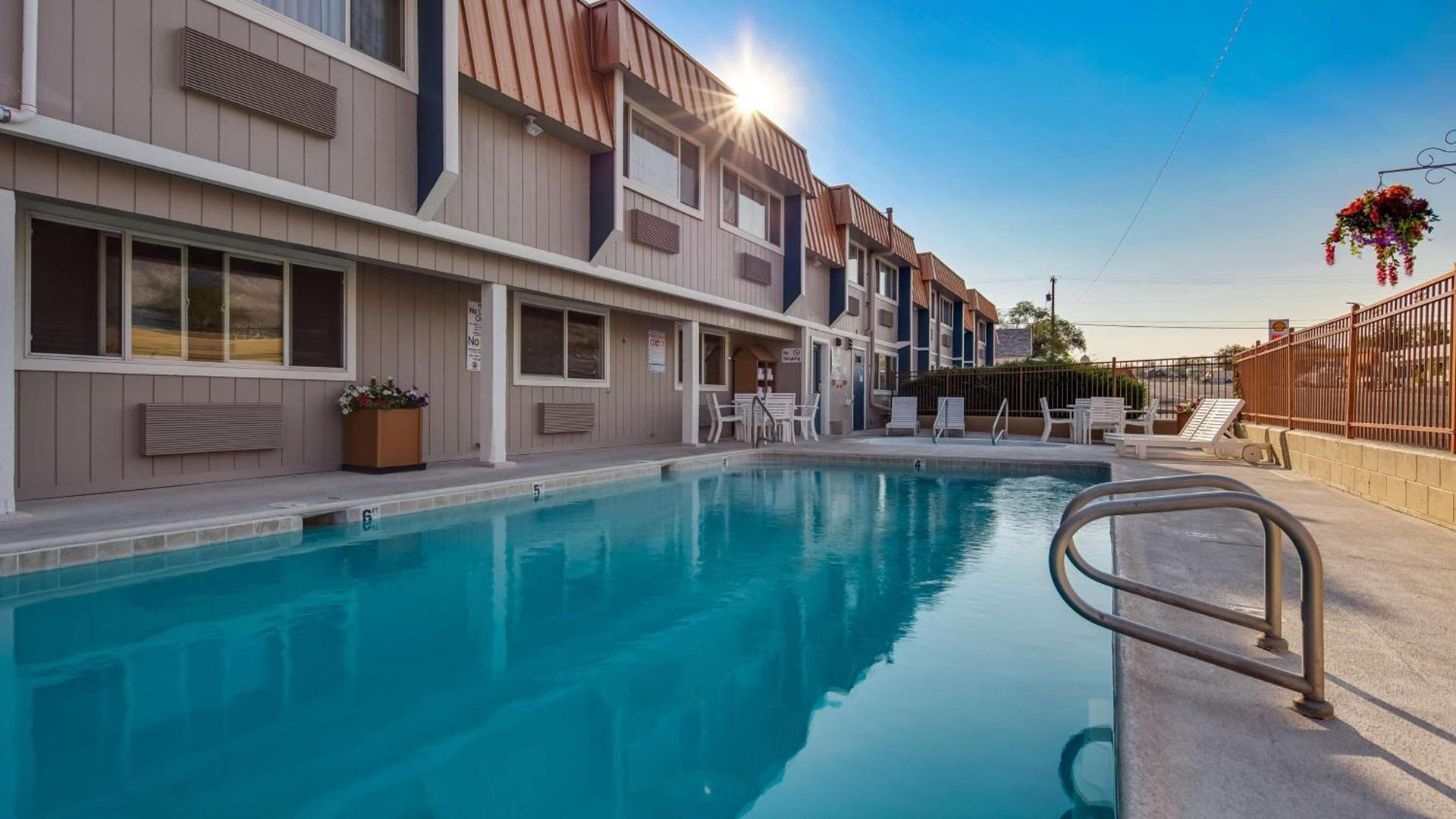 Best Western Hi-Desert Inn photo 9