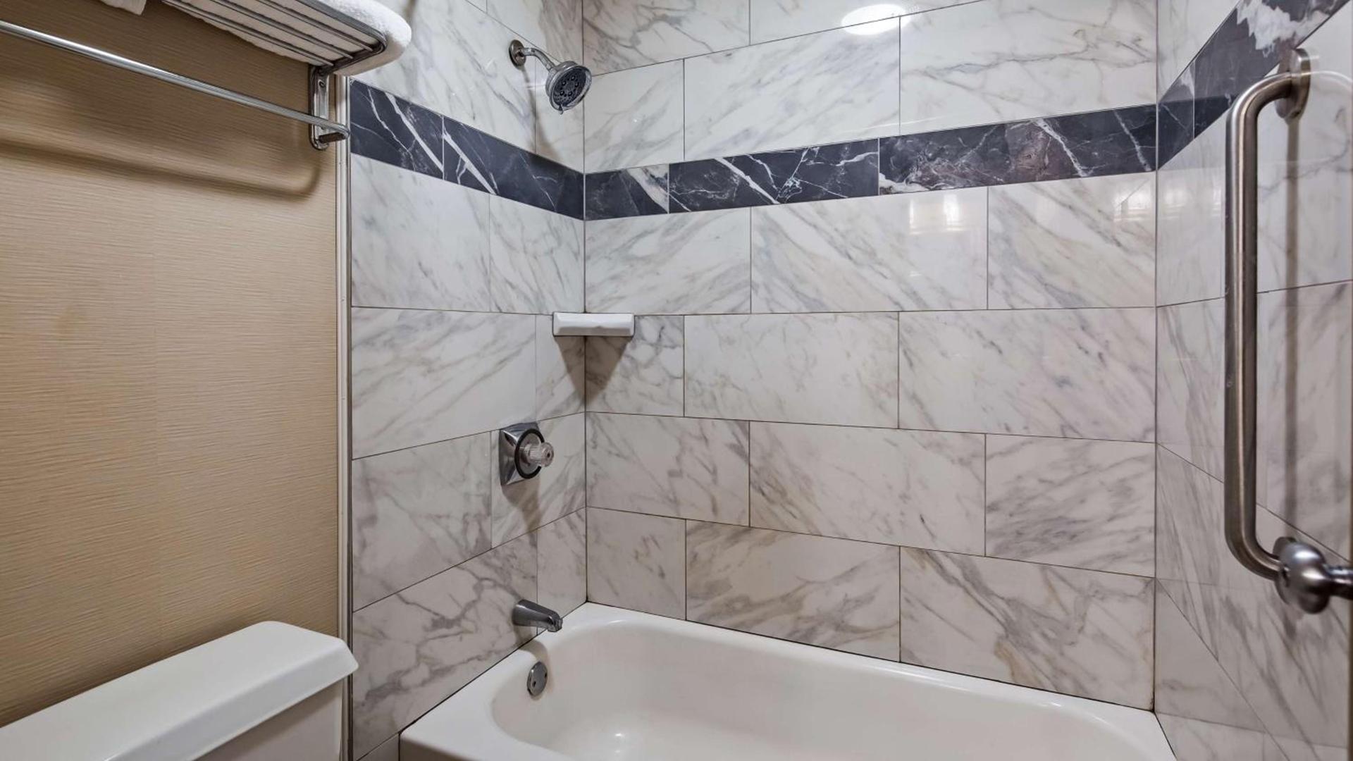 Best Western Providence Warwick Airport Inn photo 35