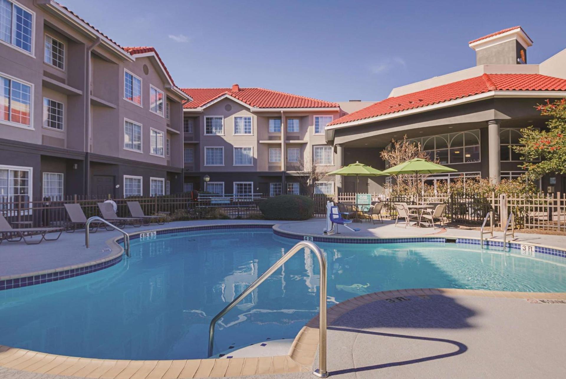 La Quinta Inn & Suites by Wyndham Austin Near The Domain photo 3