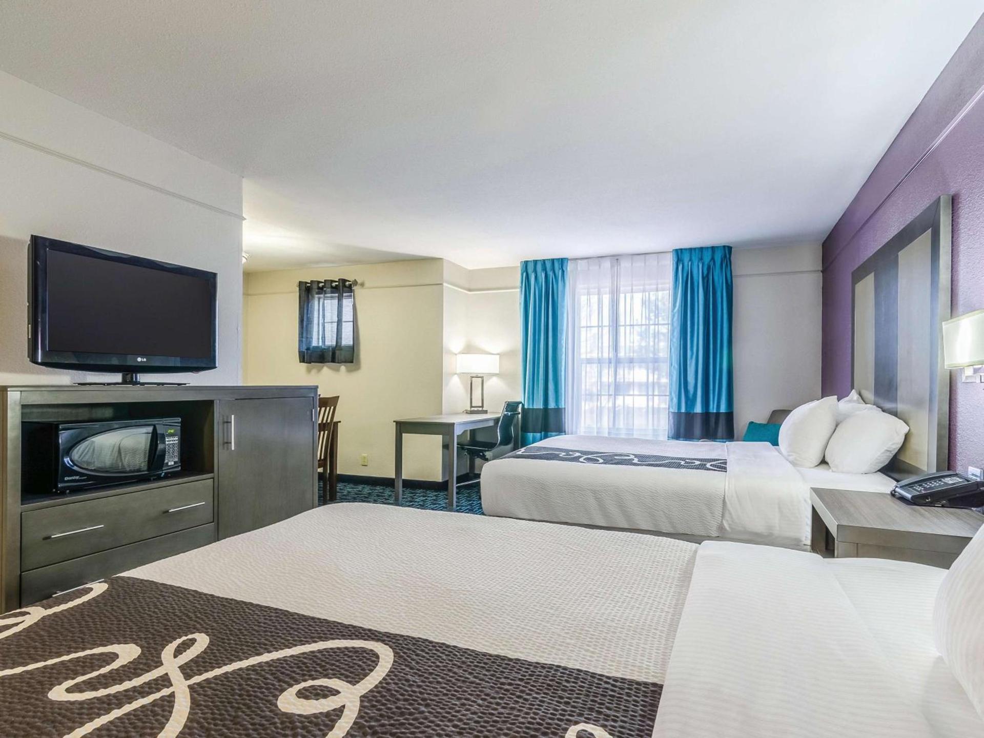 La Quinta by Wyndham Kansas City Airport photo 9