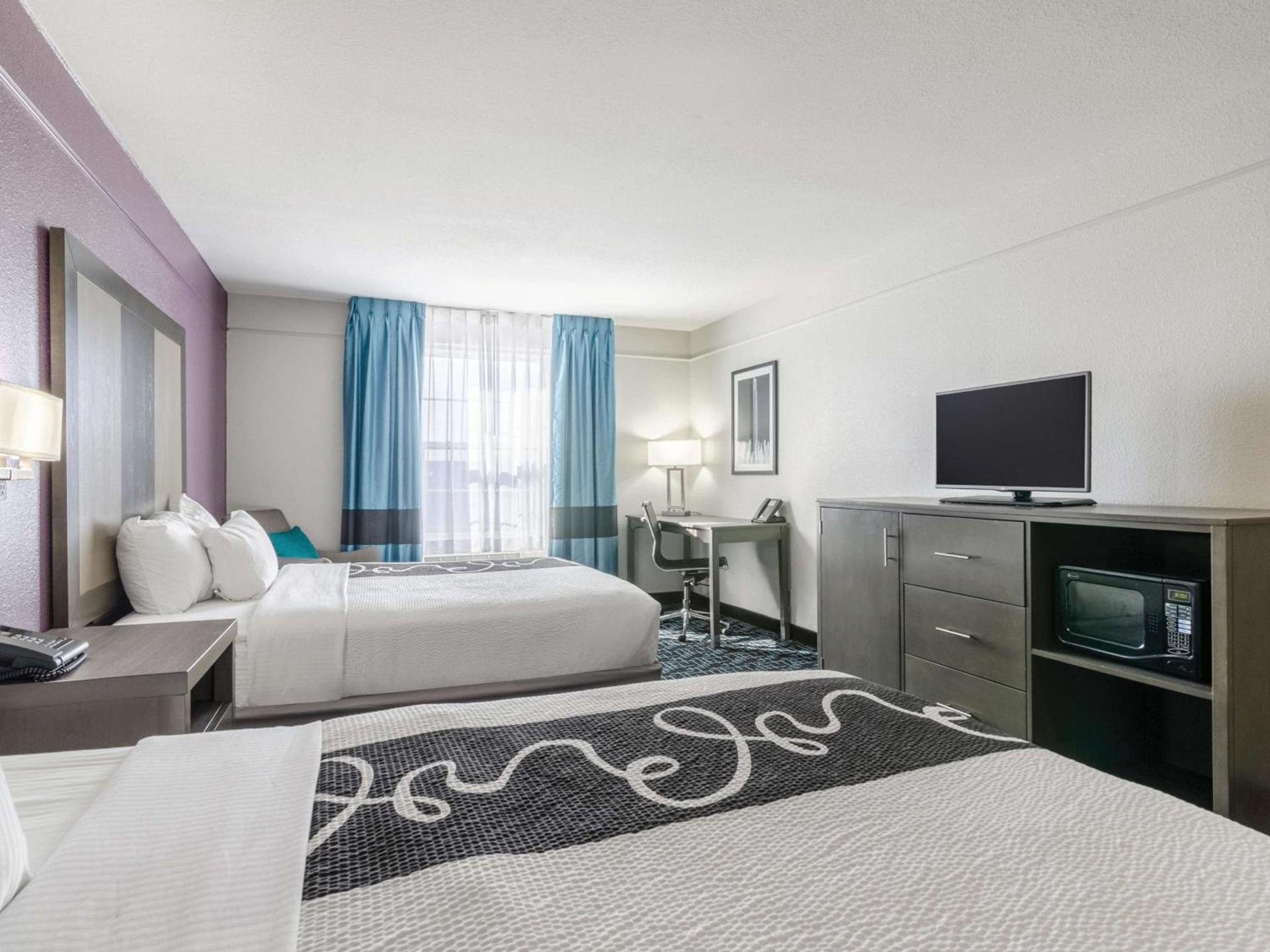 La Quinta by Wyndham Kansas City Airport photo 14