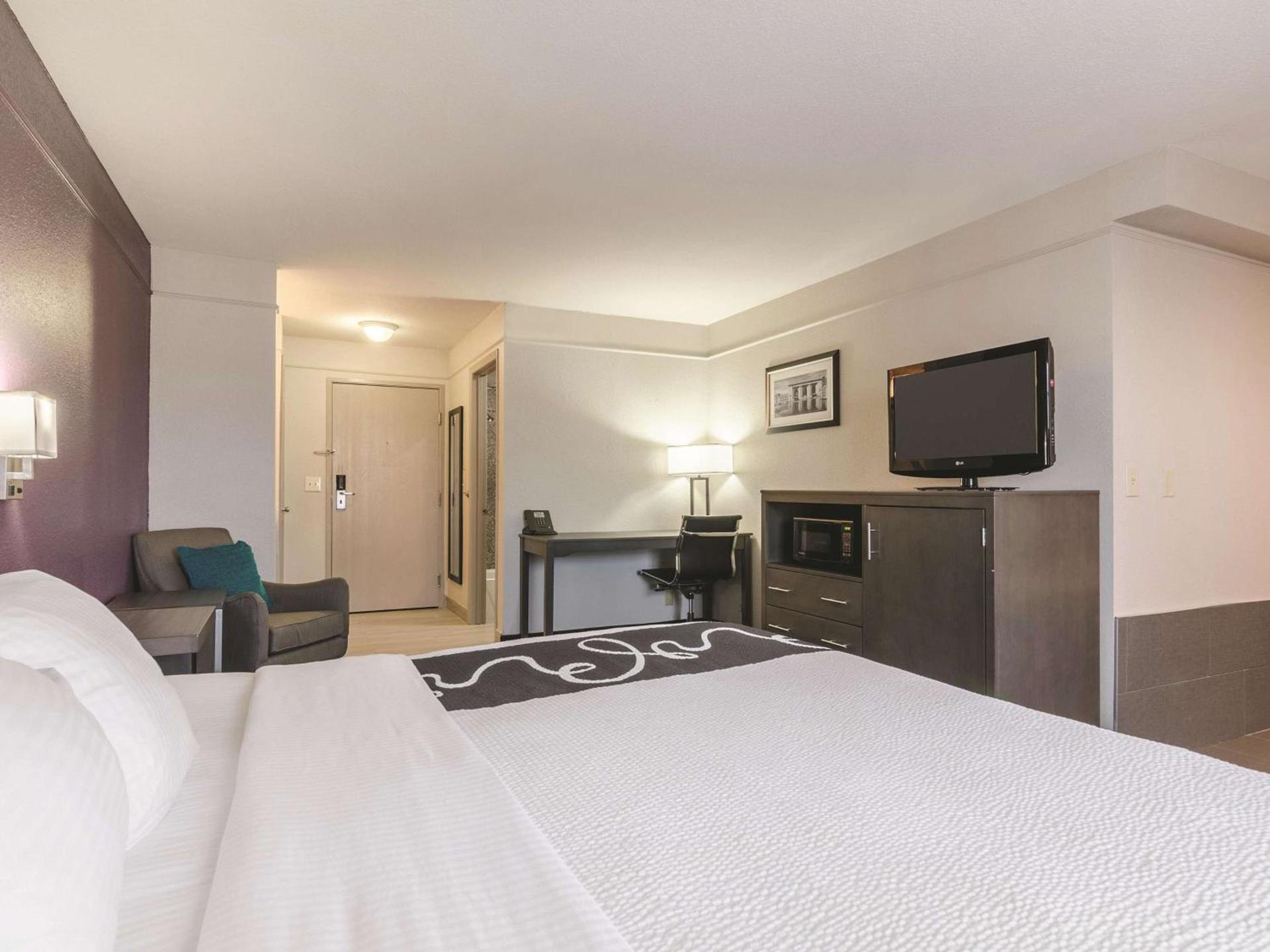 La Quinta by Wyndham Kansas City Airport photo 28