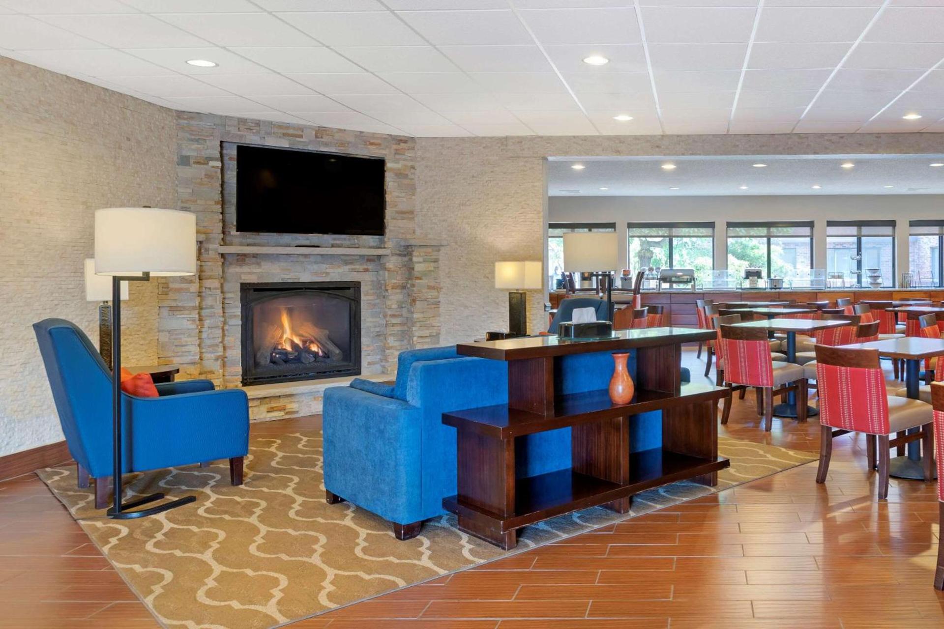 Comfort Inn Sault Ste Marie MI photo 2