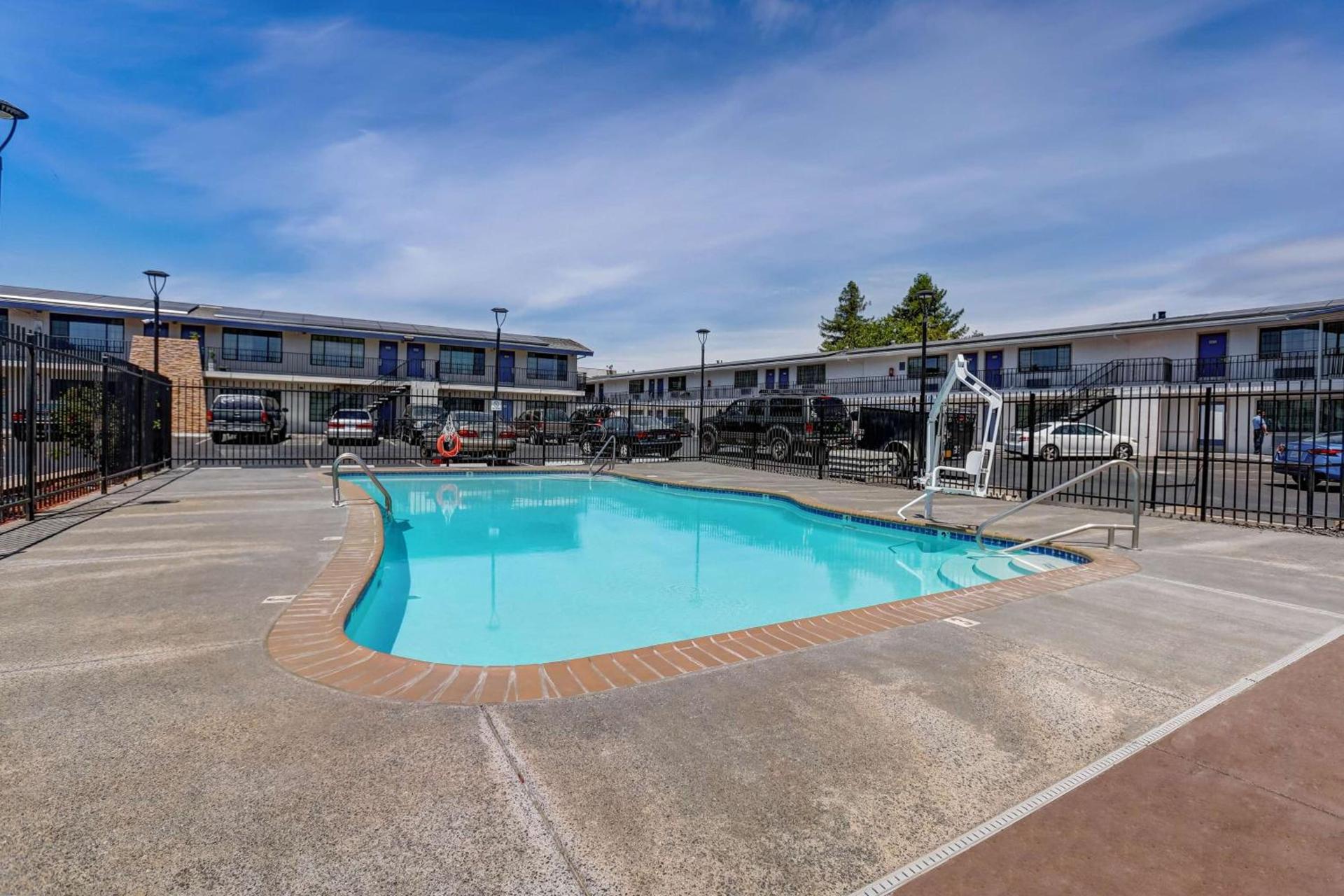 Motel 6-Ukiah, CA - North photo 3