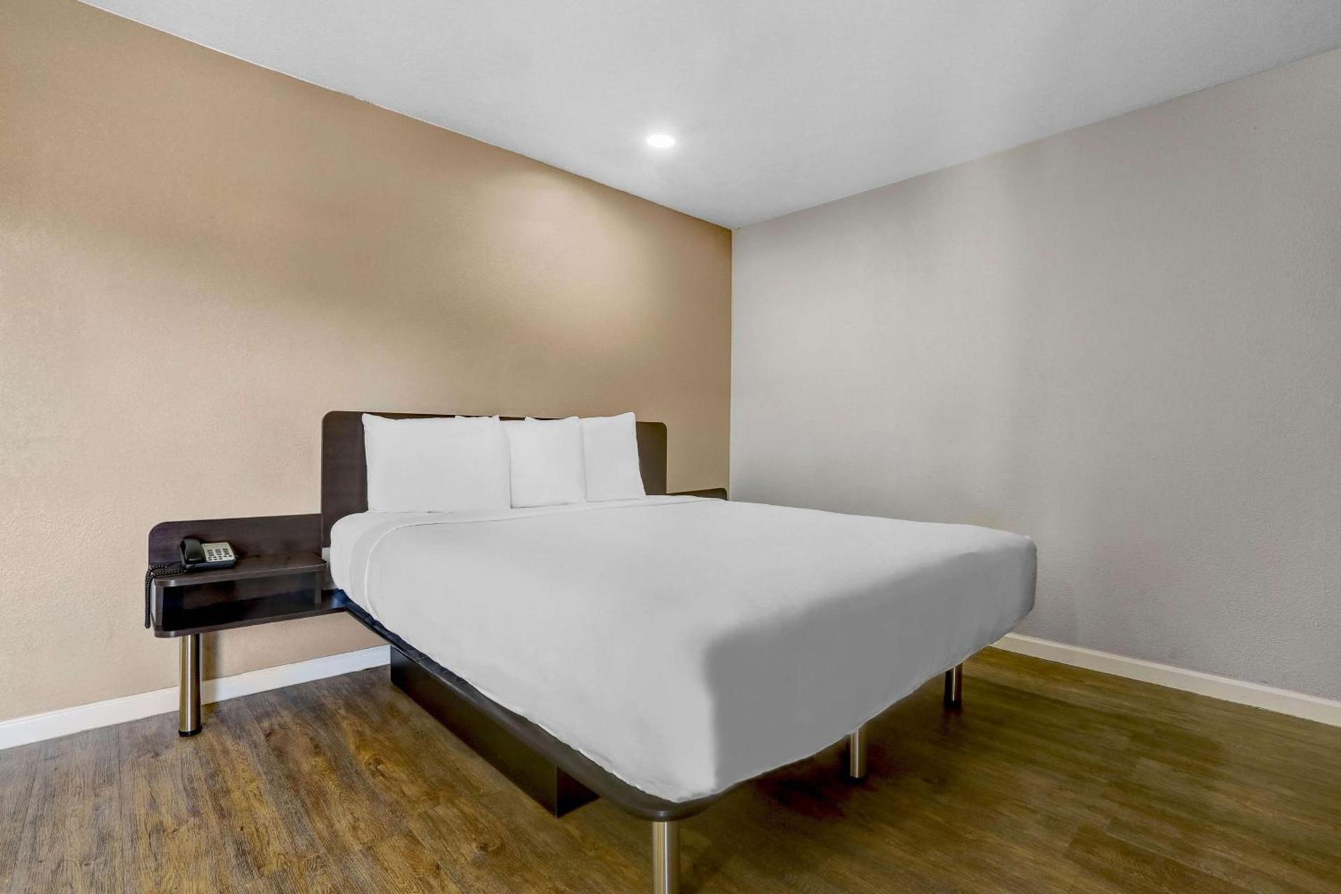 Motel 6-Ukiah, CA - North photo 5