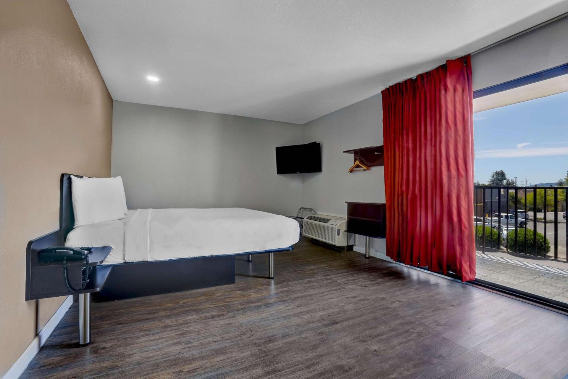 Motel 6-Ukiah, CA - North photo 4