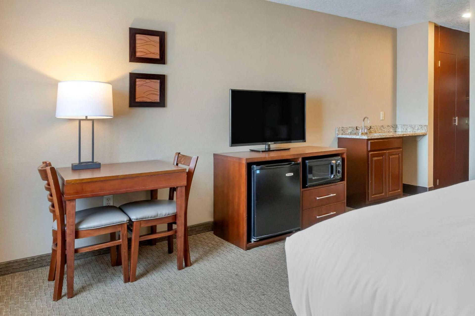 Comfort Inn Sault Ste Marie MI photo 16