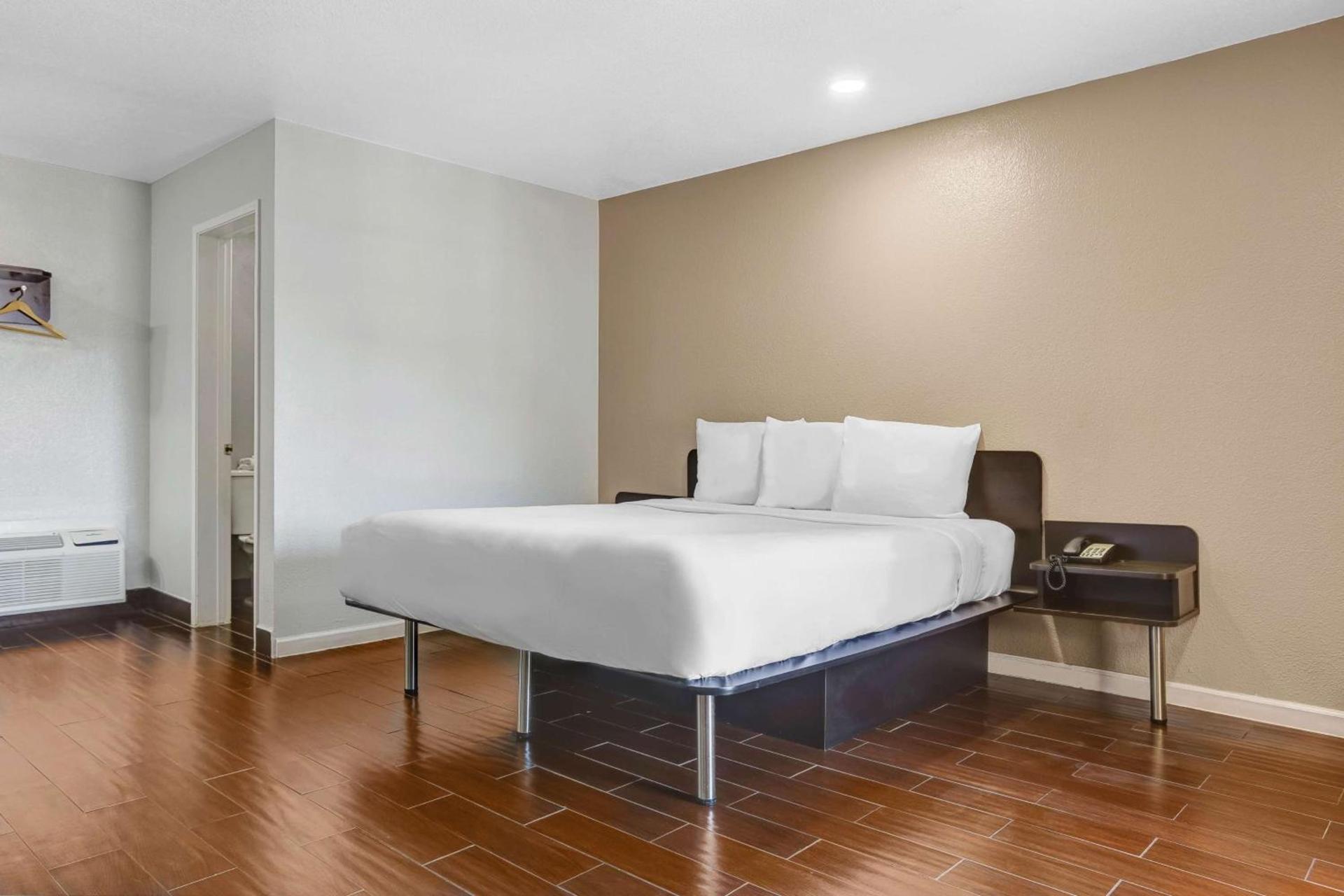 Motel 6-Ukiah, CA - North photo 9