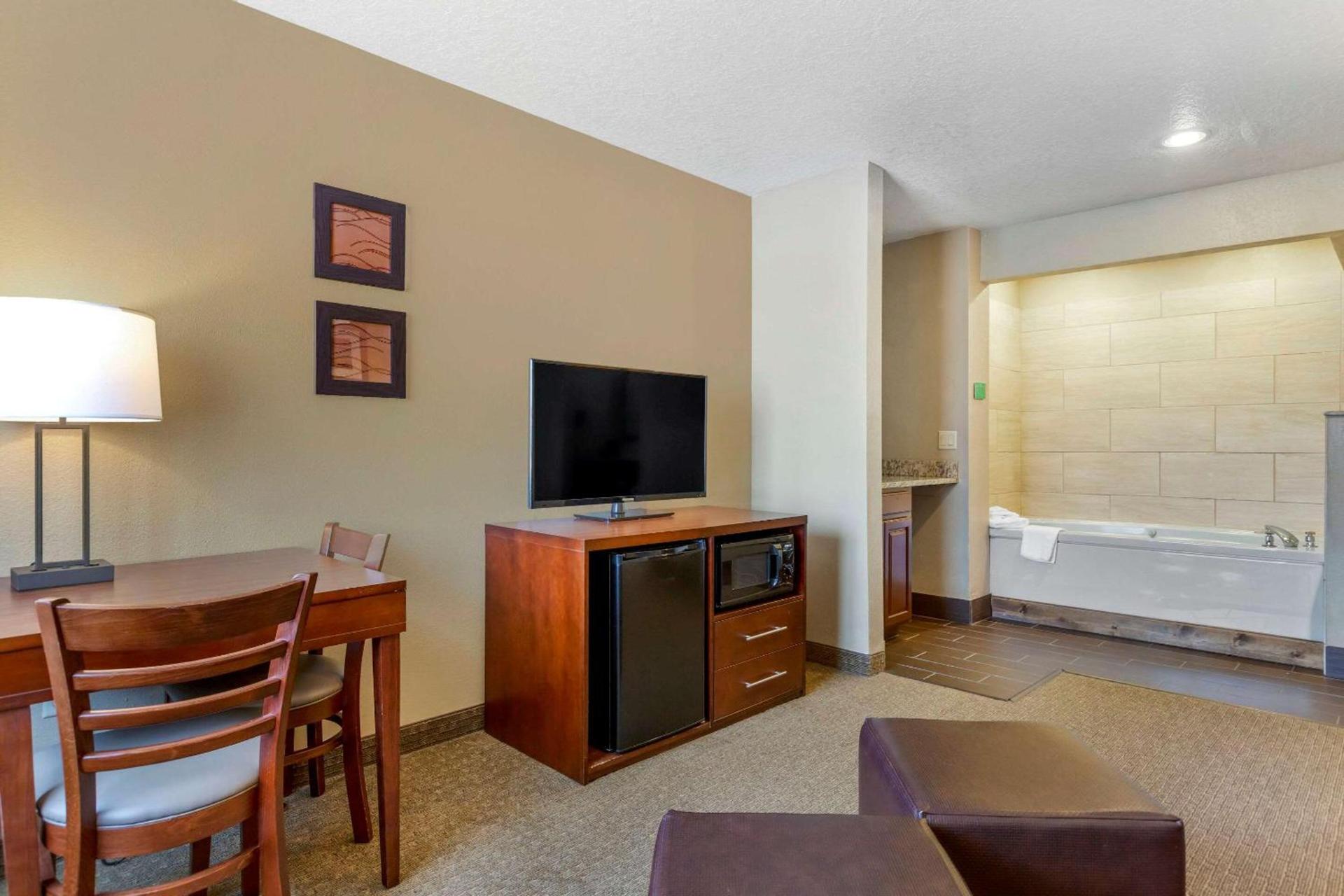 Comfort Inn Sault Ste Marie MI photo 20